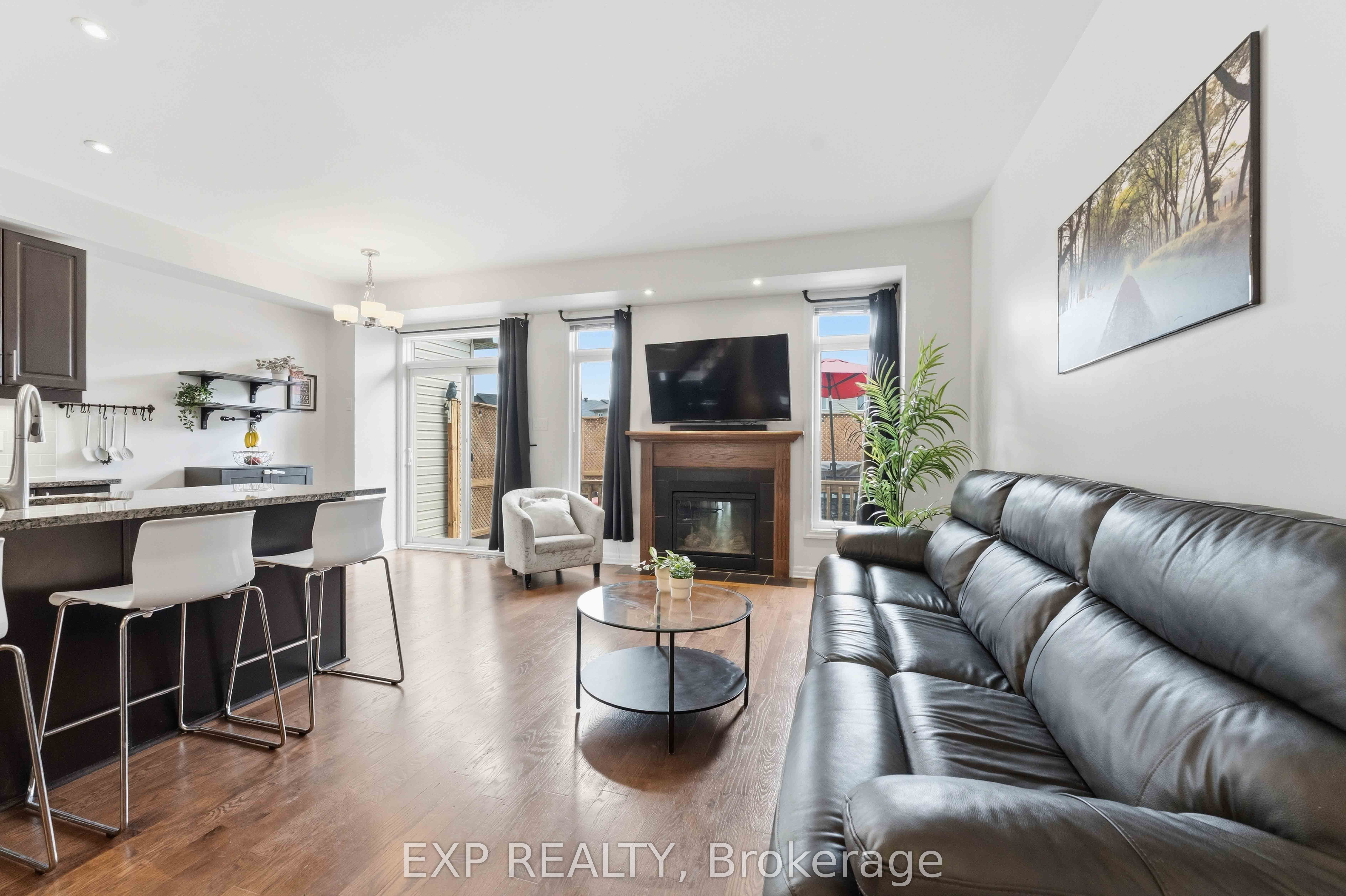 151 Hawkshaw Crescent Property Photo 6