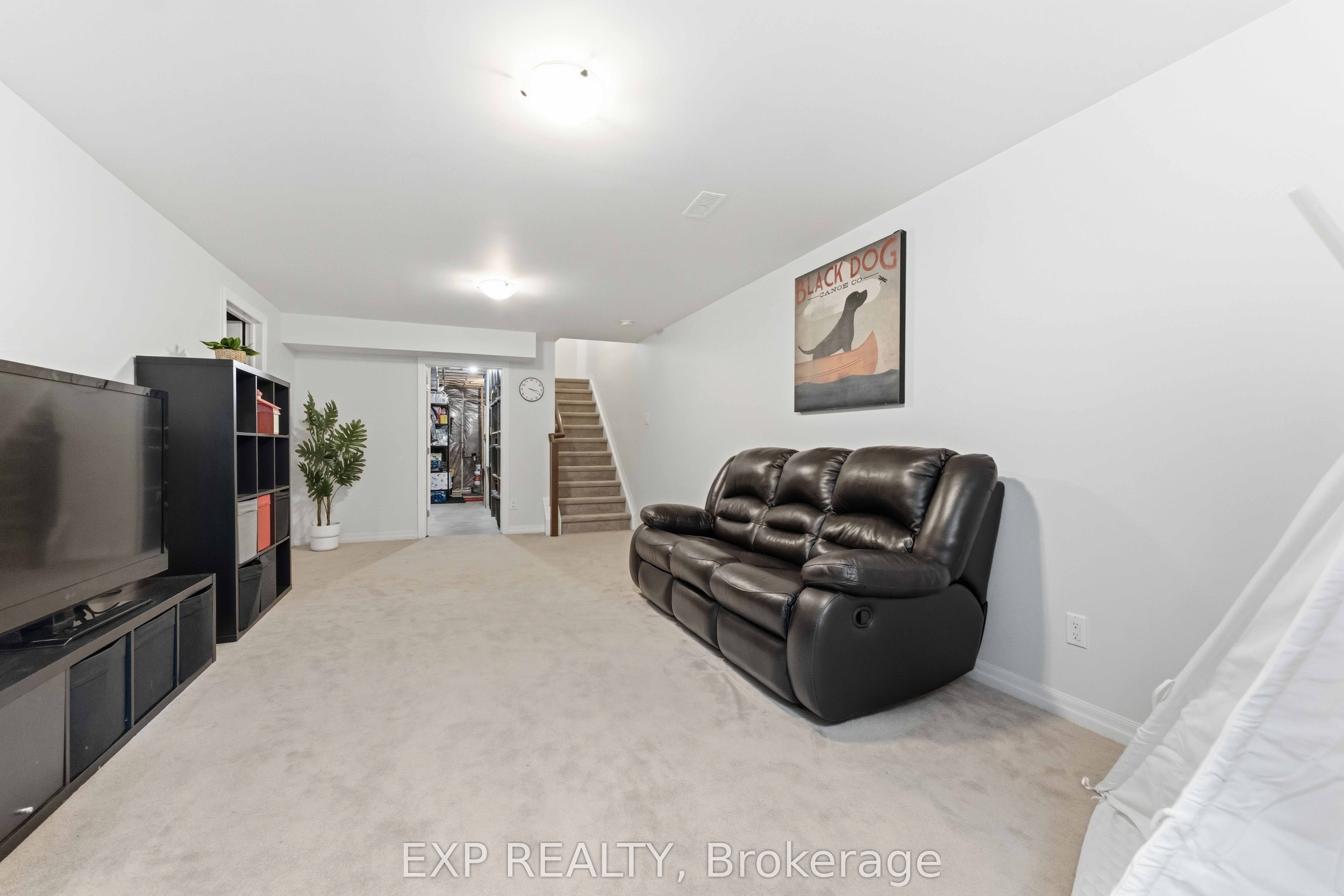 151 Hawkshaw Crescent Property Photo 19