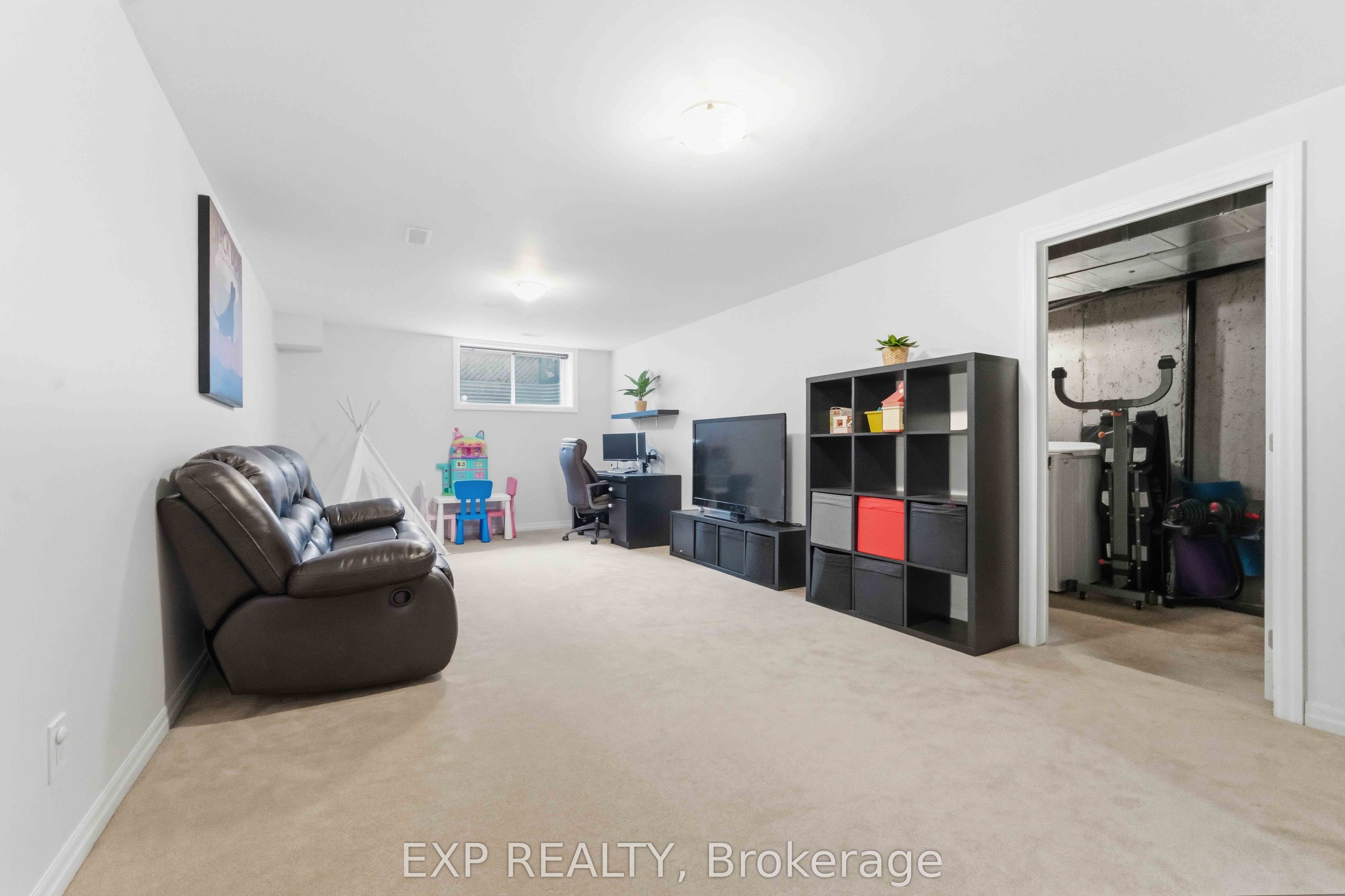 151 Hawkshaw Crescent Property Photo 20