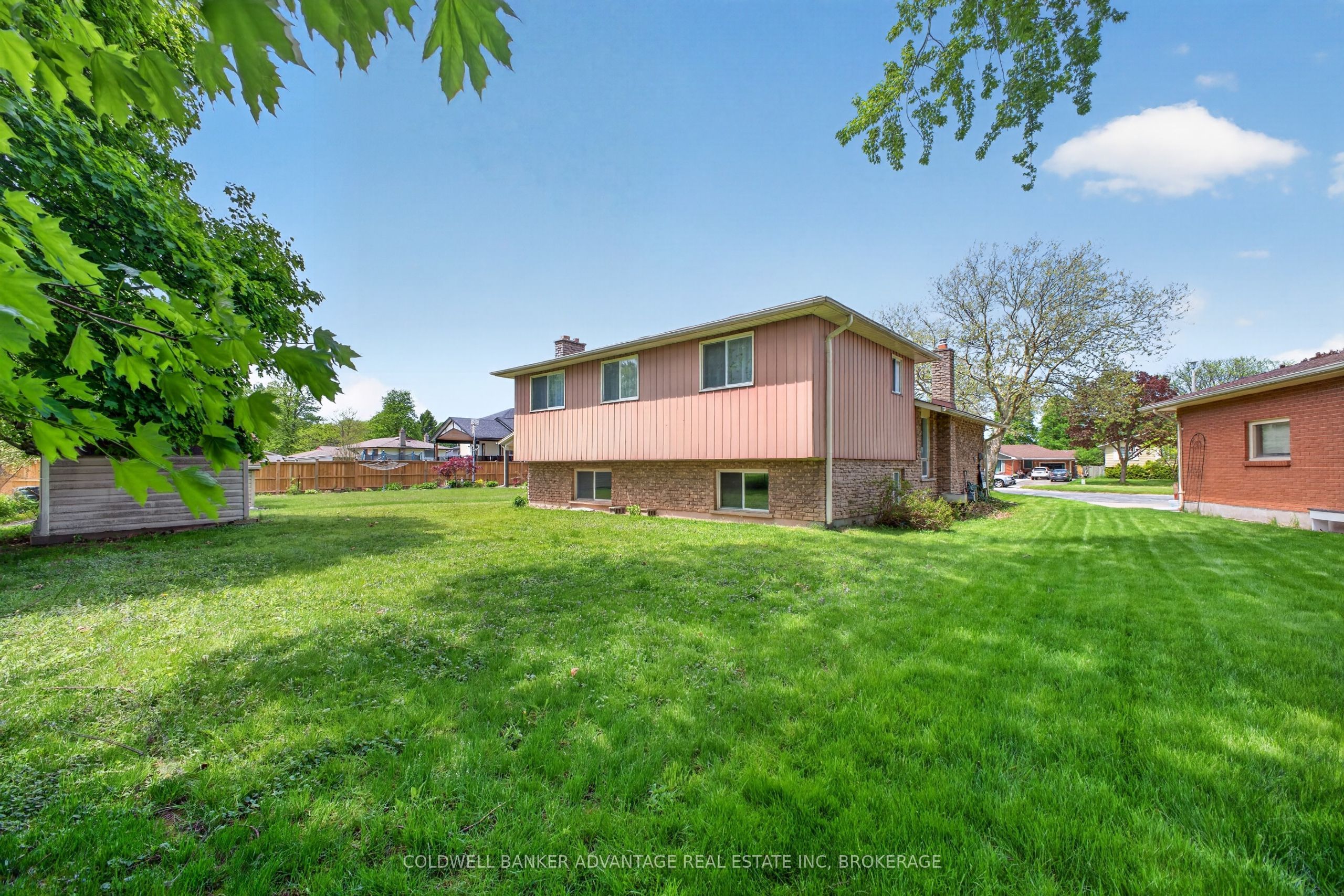6976 Abbey Circle Property Photo 4
