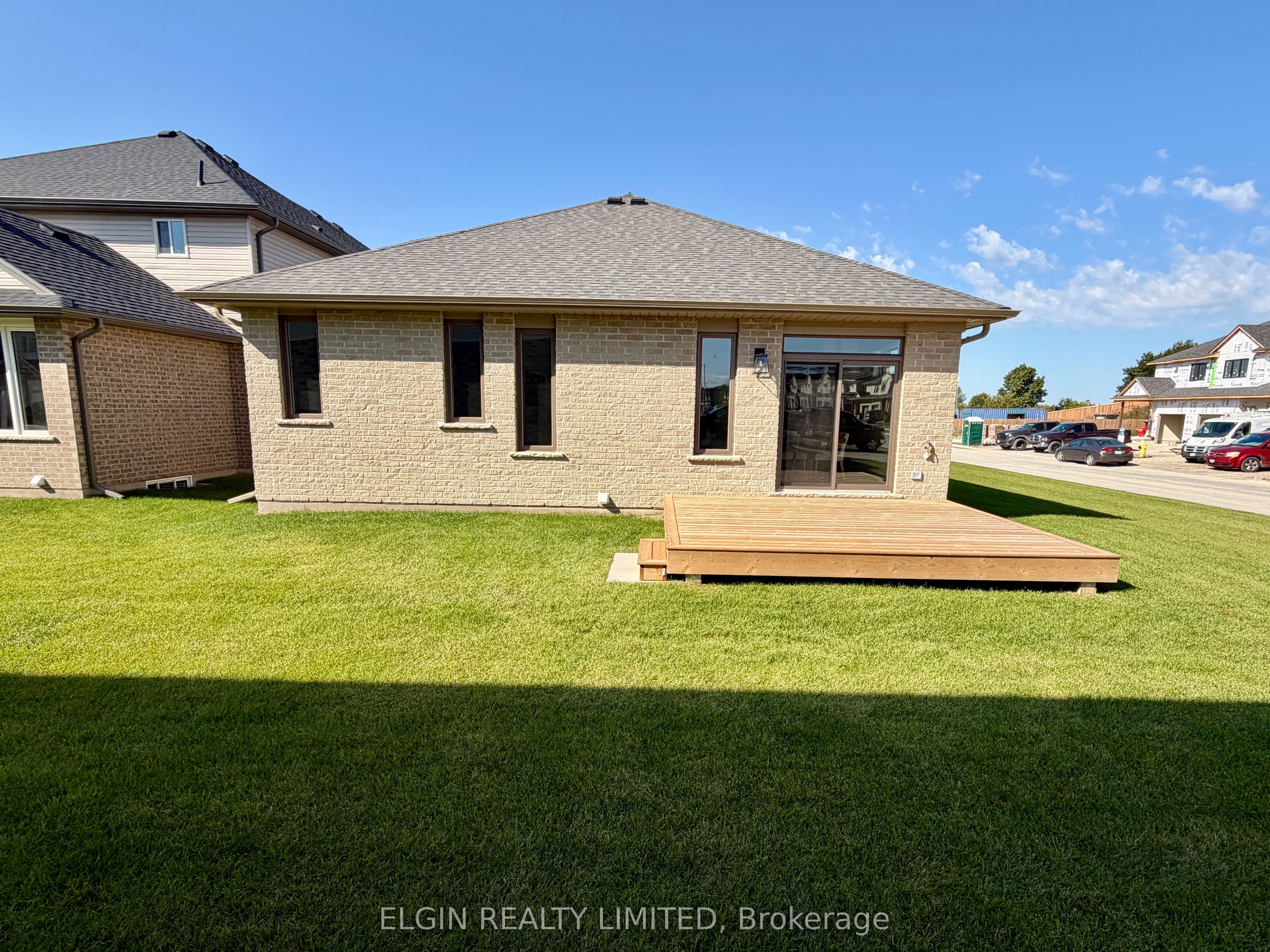 79 Hemlock Crescent Property Photo 2