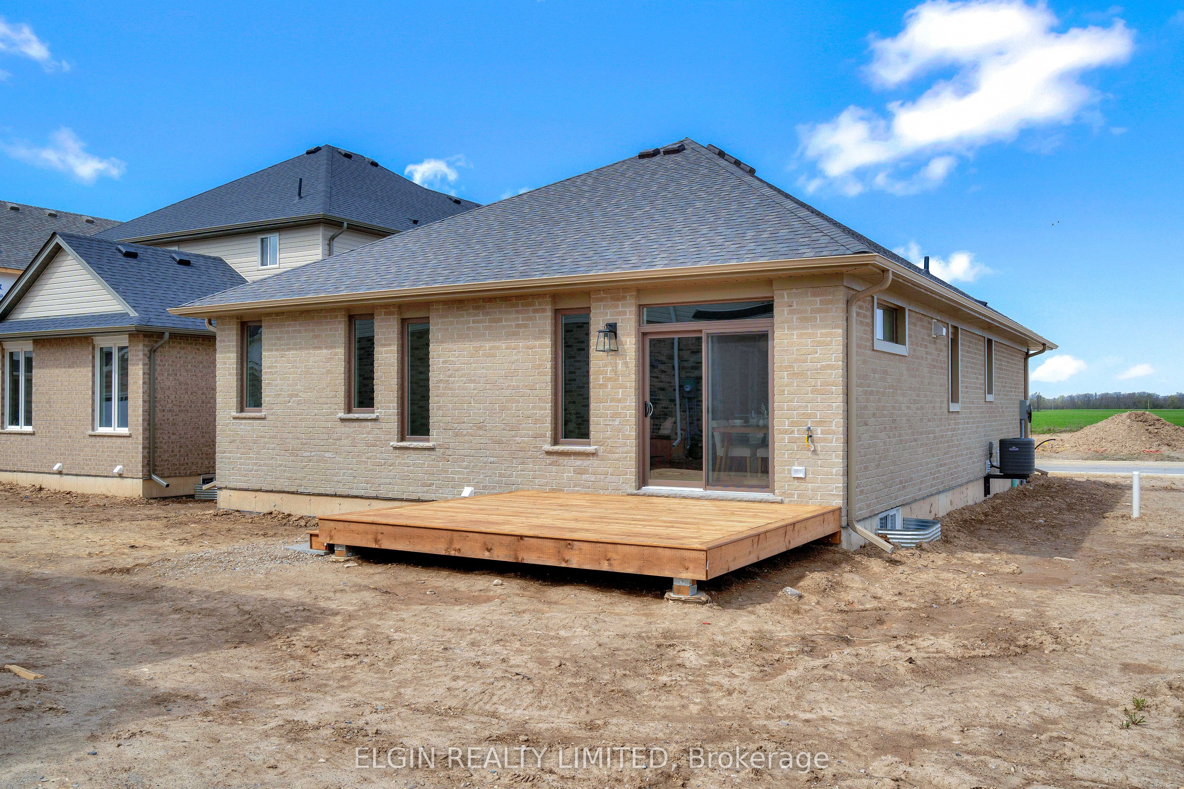 79 Hemlock Crescent Property Photo 3