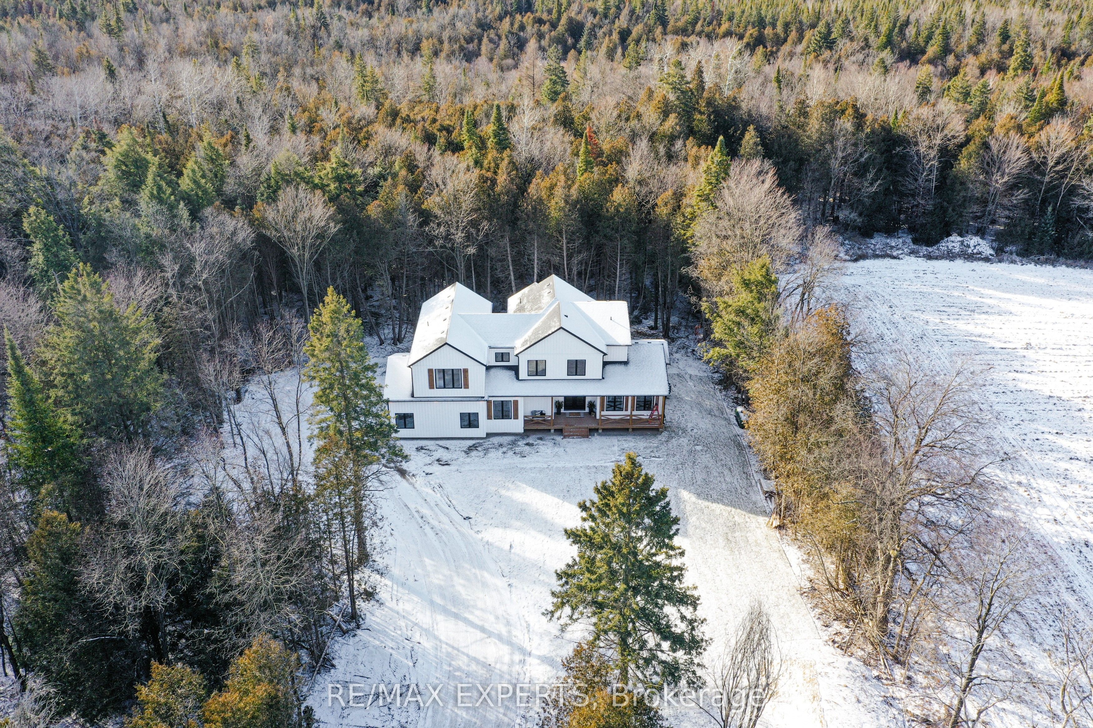 31001 9th Line Property Photo 1