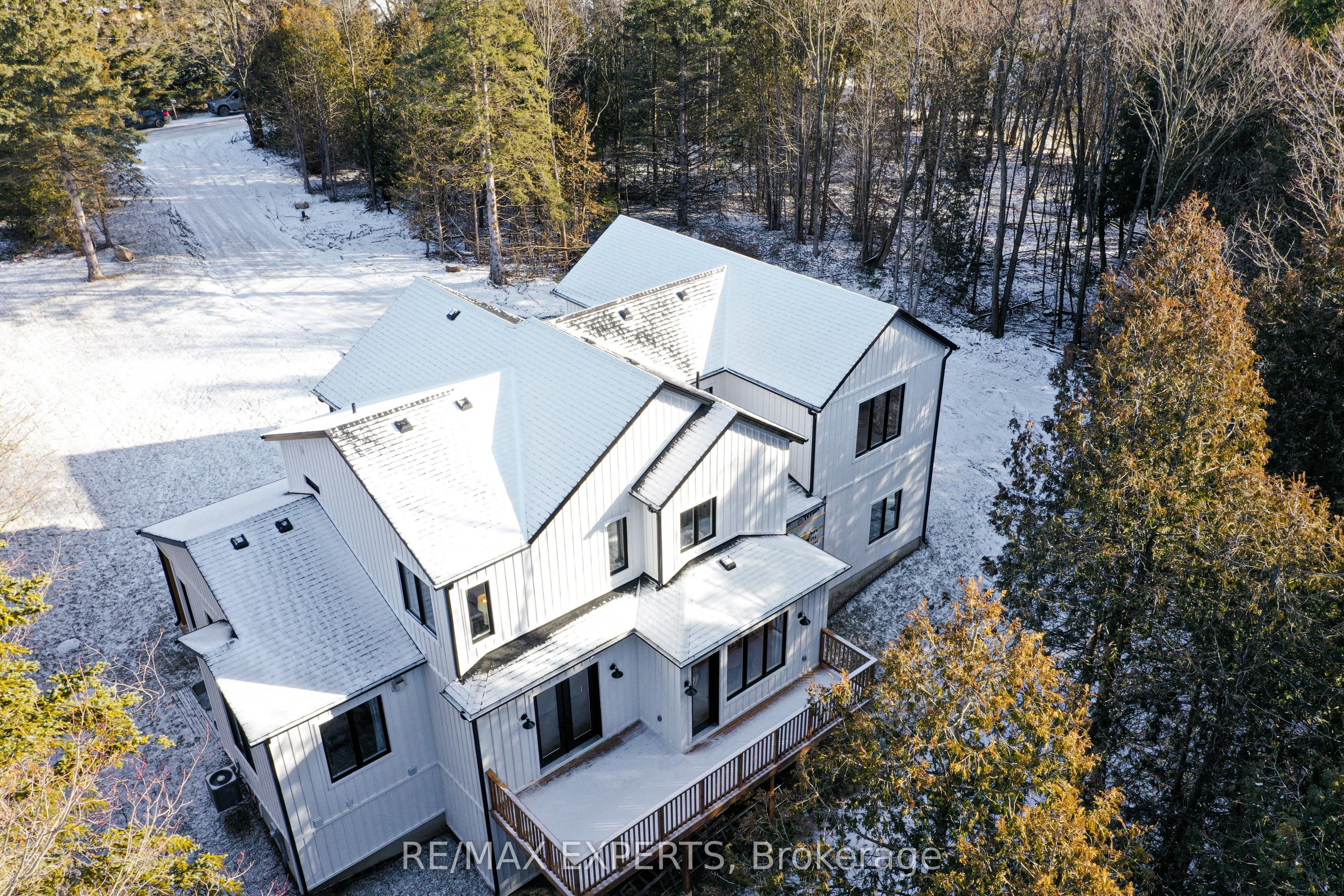 31001 9th Line Property Photo 4
