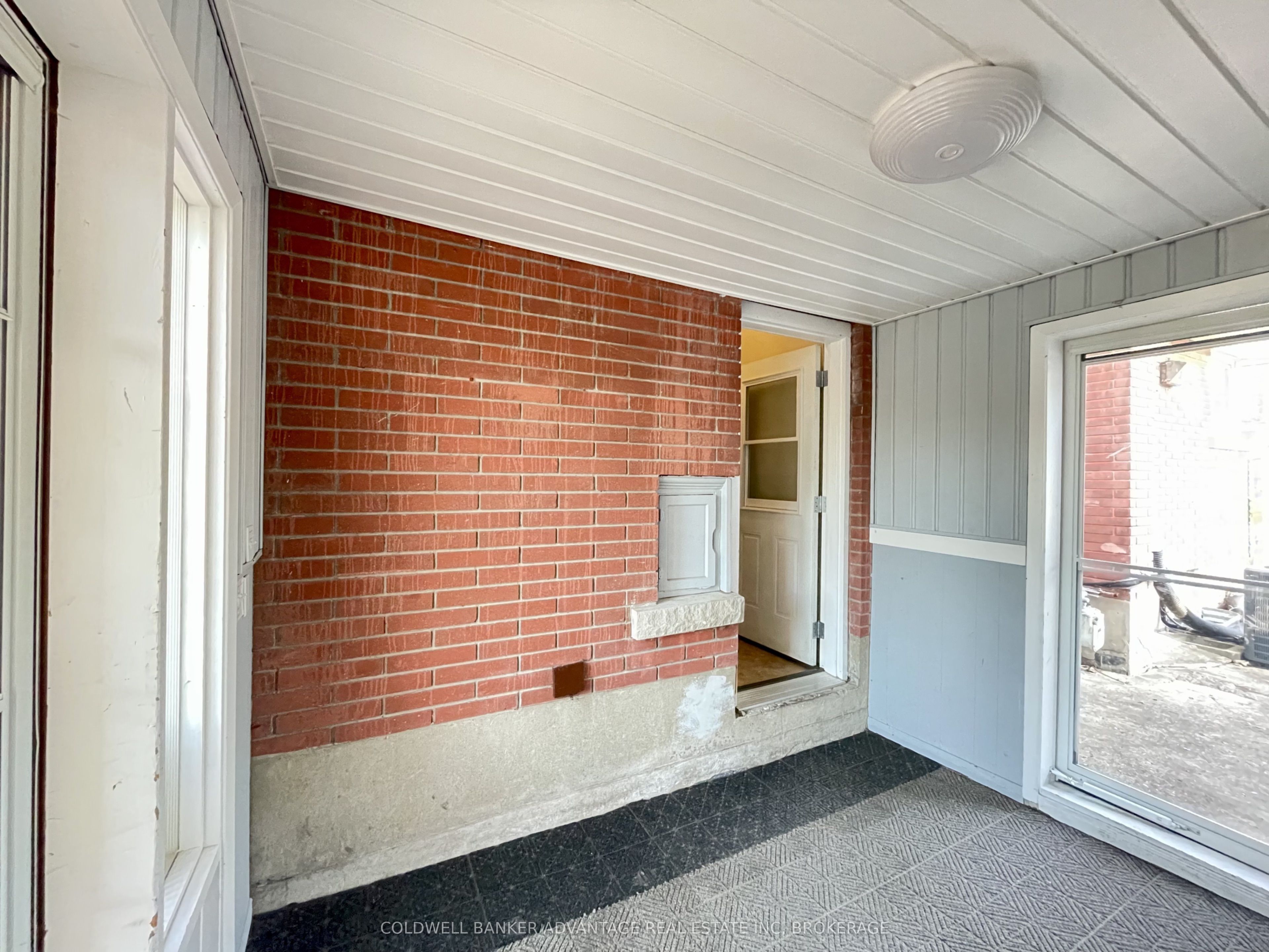 98 Masterson Drive Lower Property Photo 1