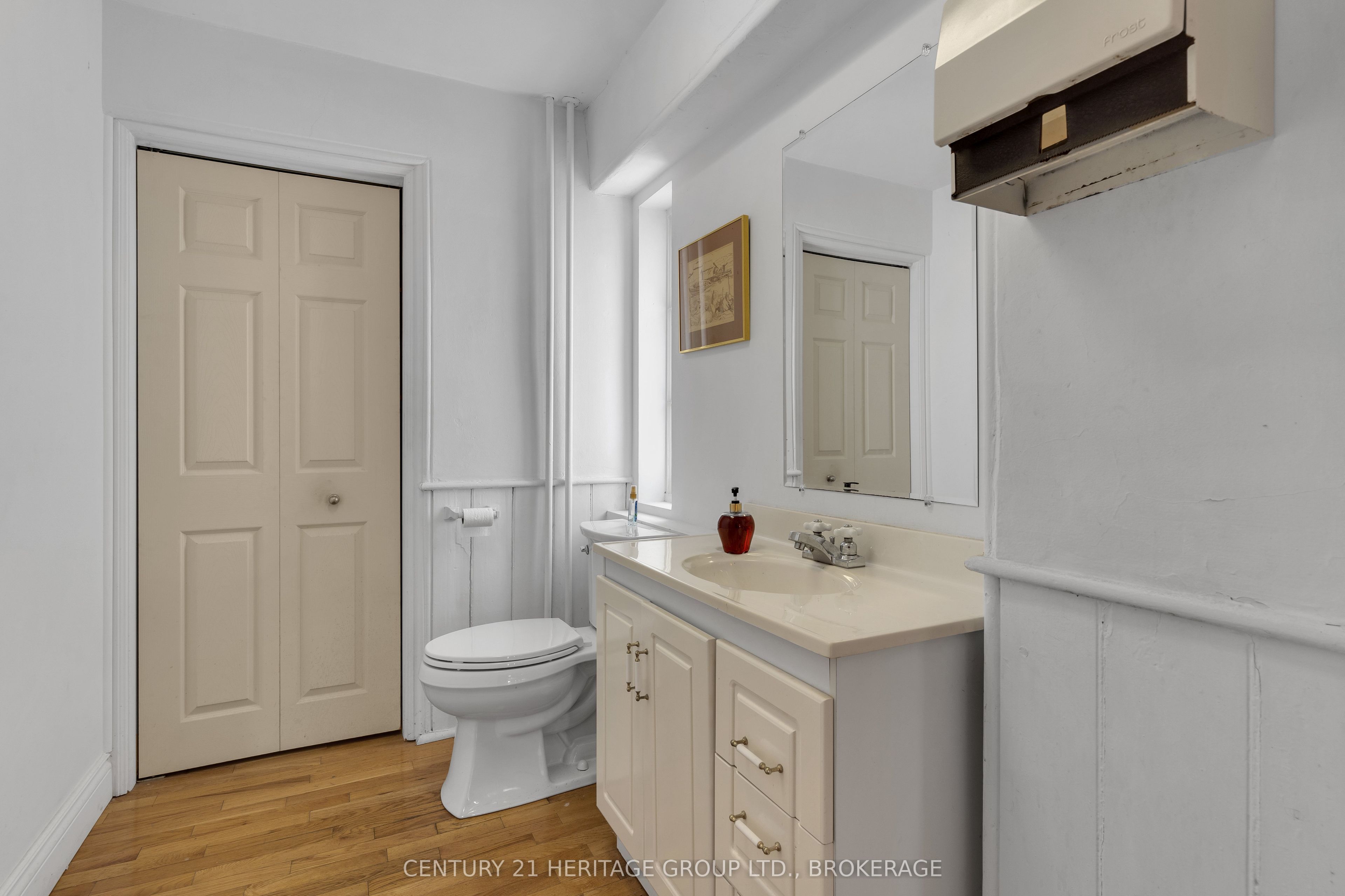 389 King Street Property Photo 13
