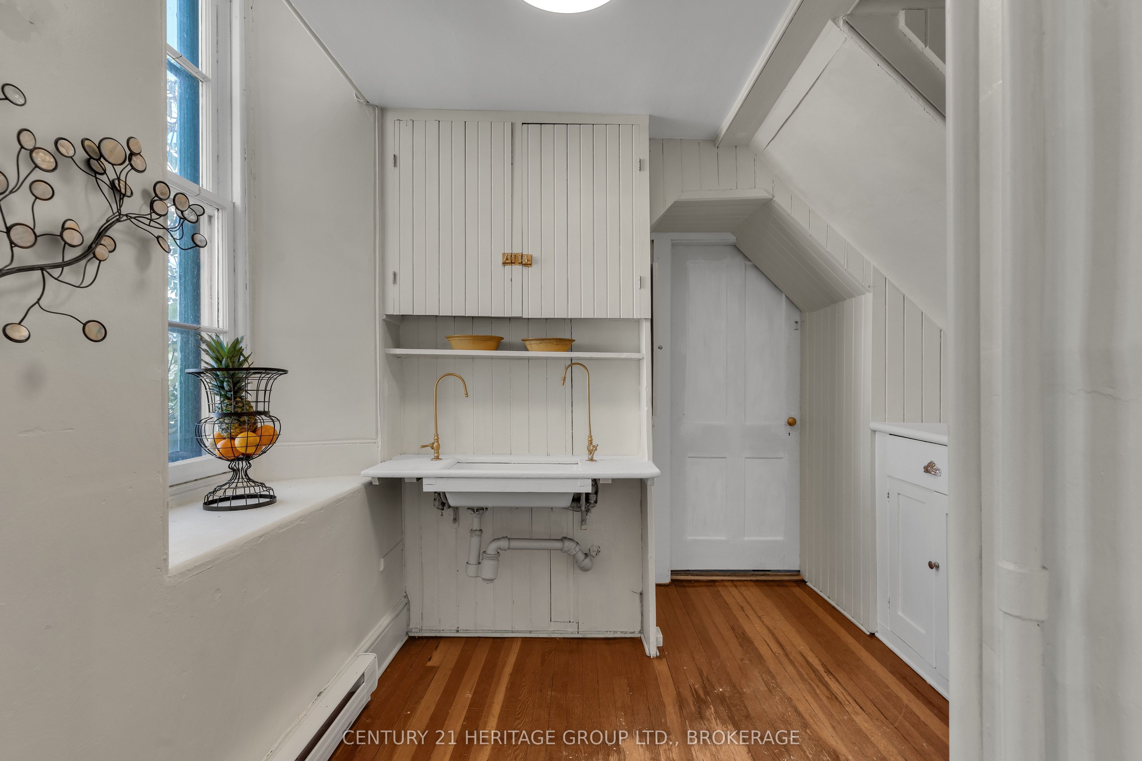 389 King Street Property Photo 26