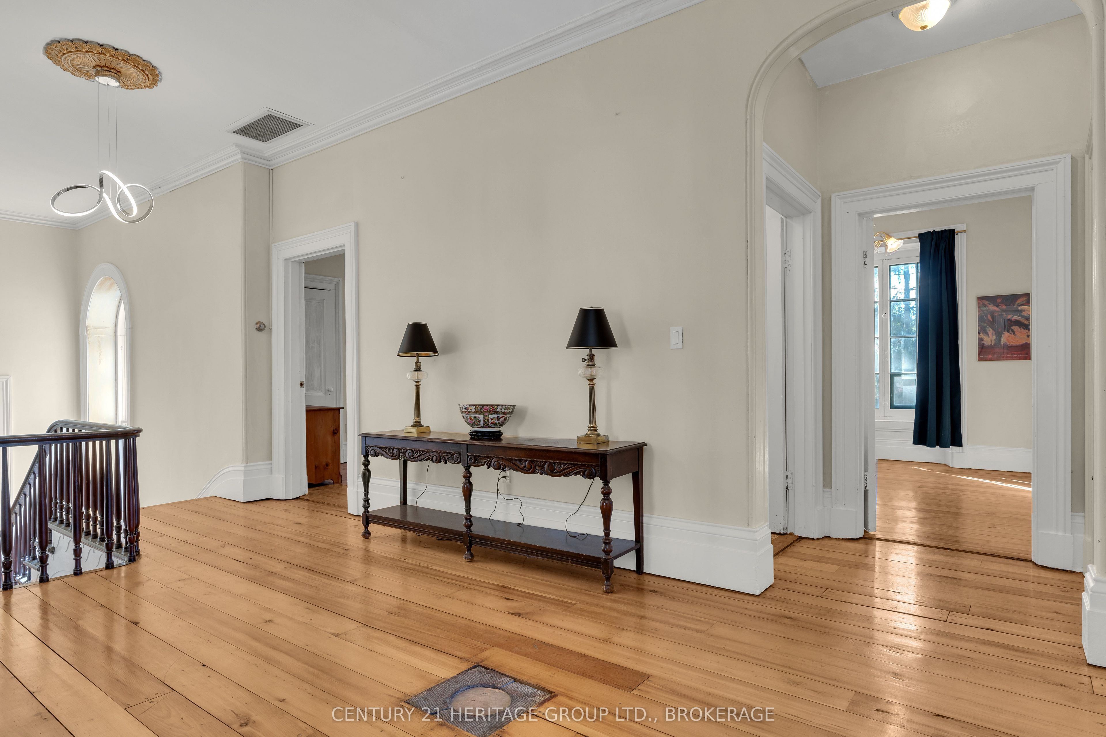 389 King Street Property Photo 34