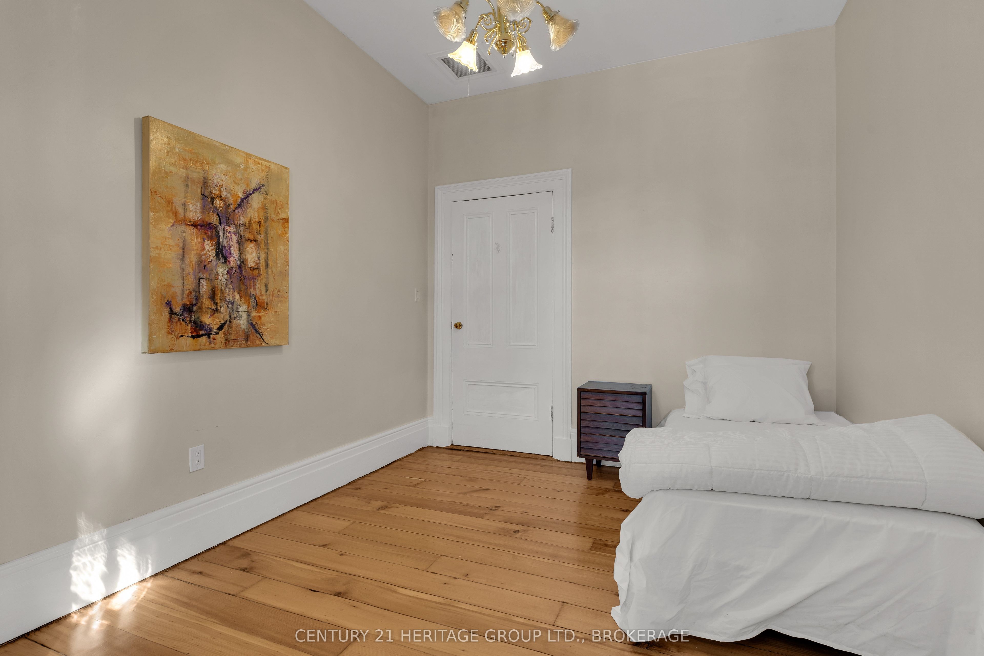 389 King Street Property Photo 41