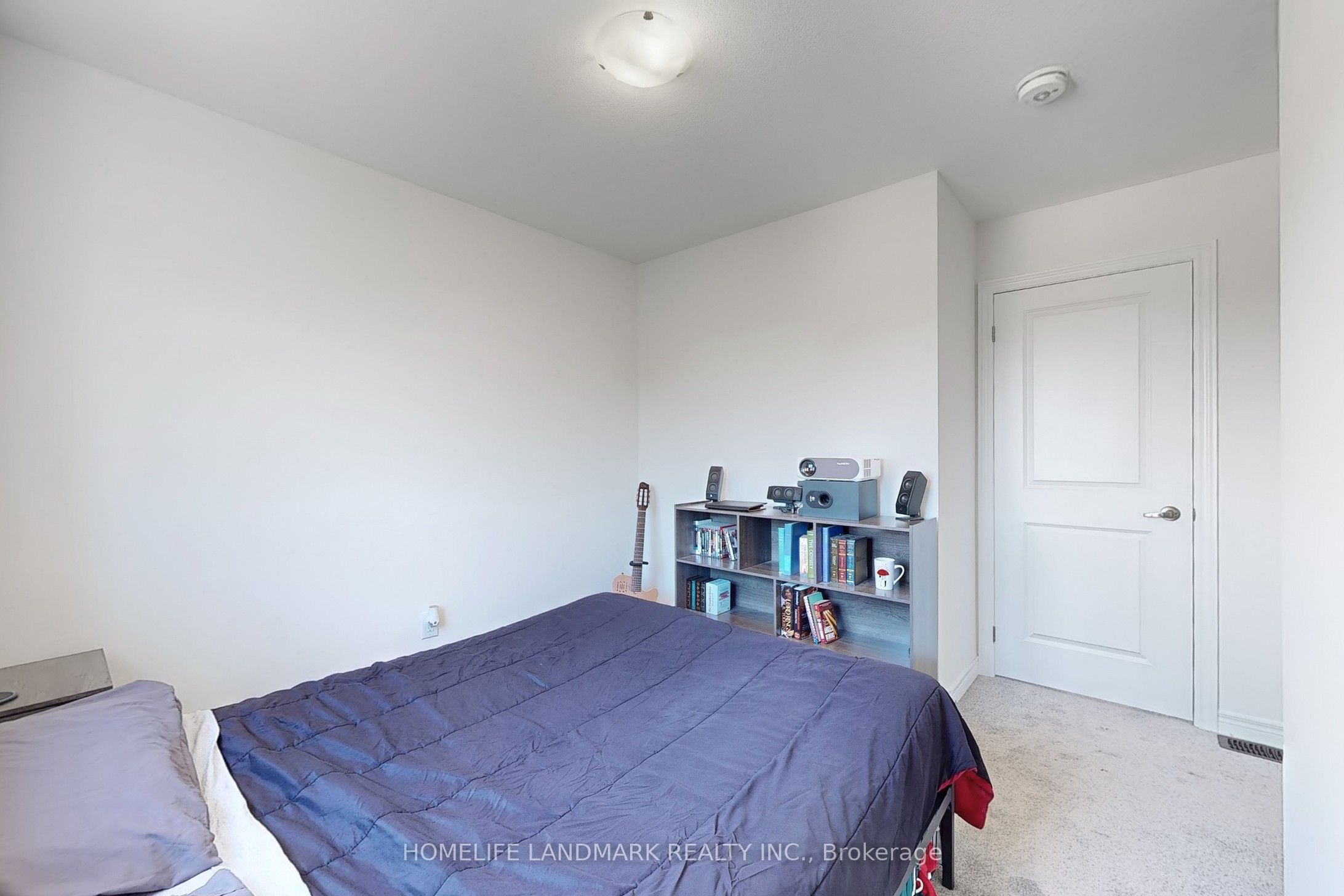 2 Reid Avenue N Property Photo 14