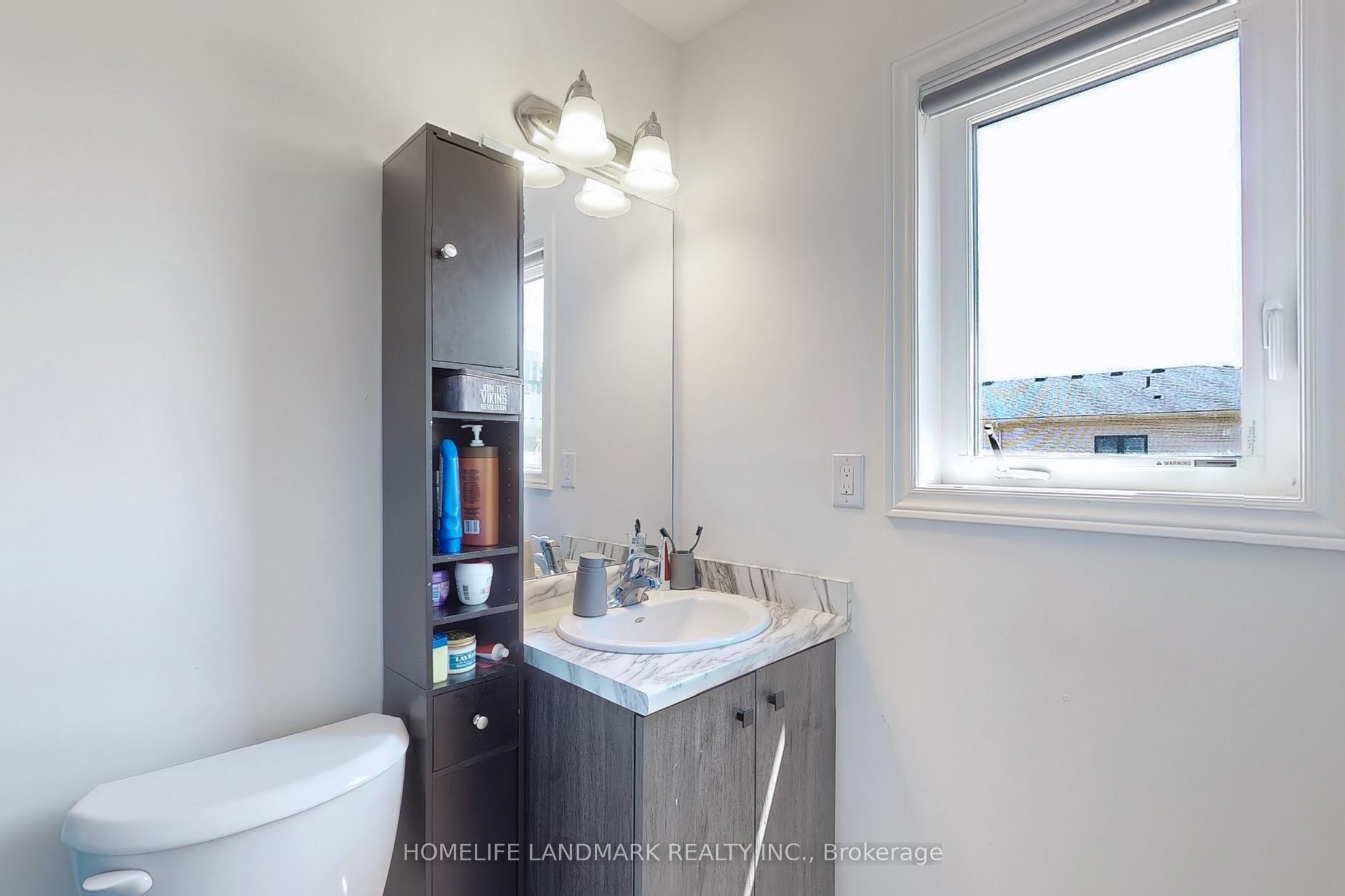 2 Reid Avenue N Property Photo 16