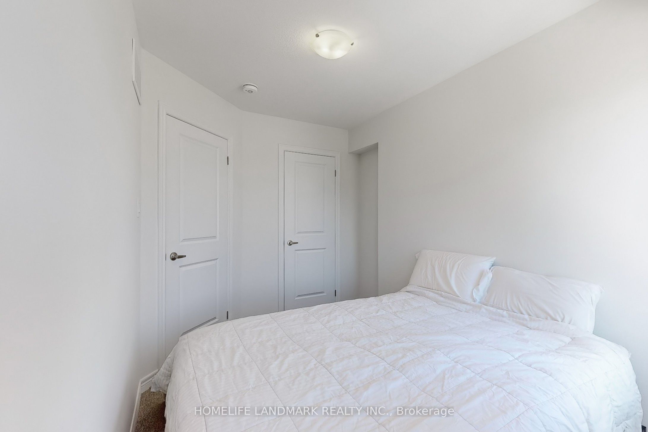2 Reid Avenue N Property Photo 18