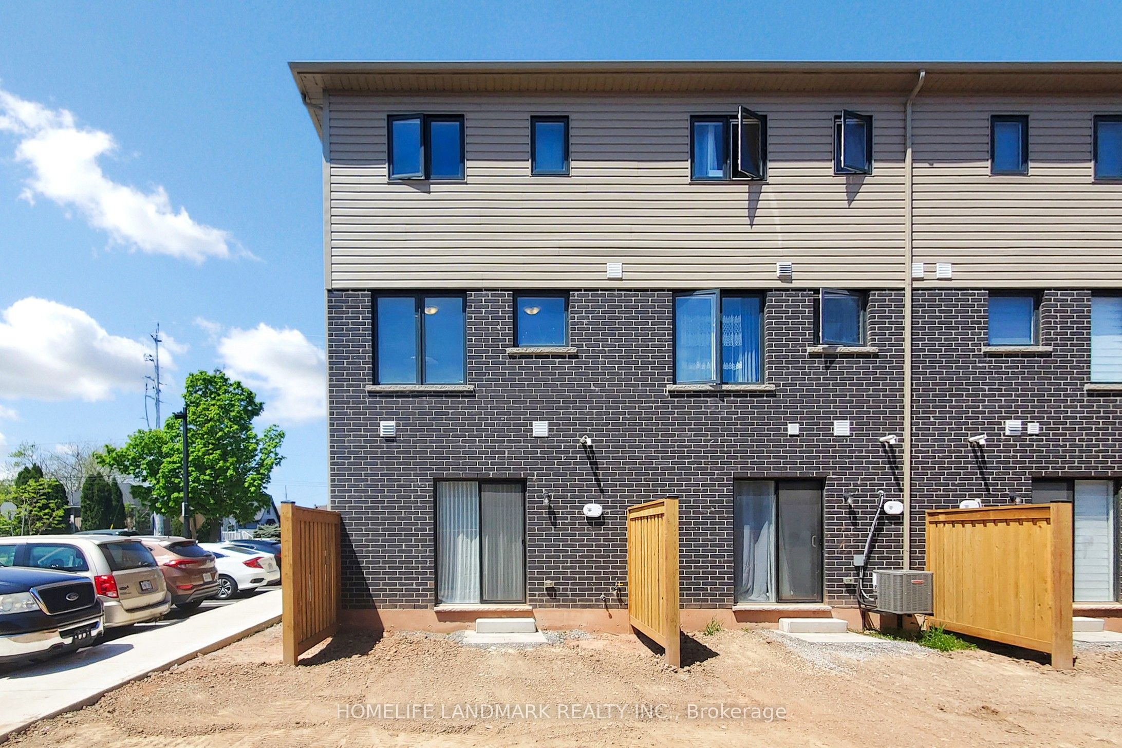 2 Reid Avenue N Property Photo 23