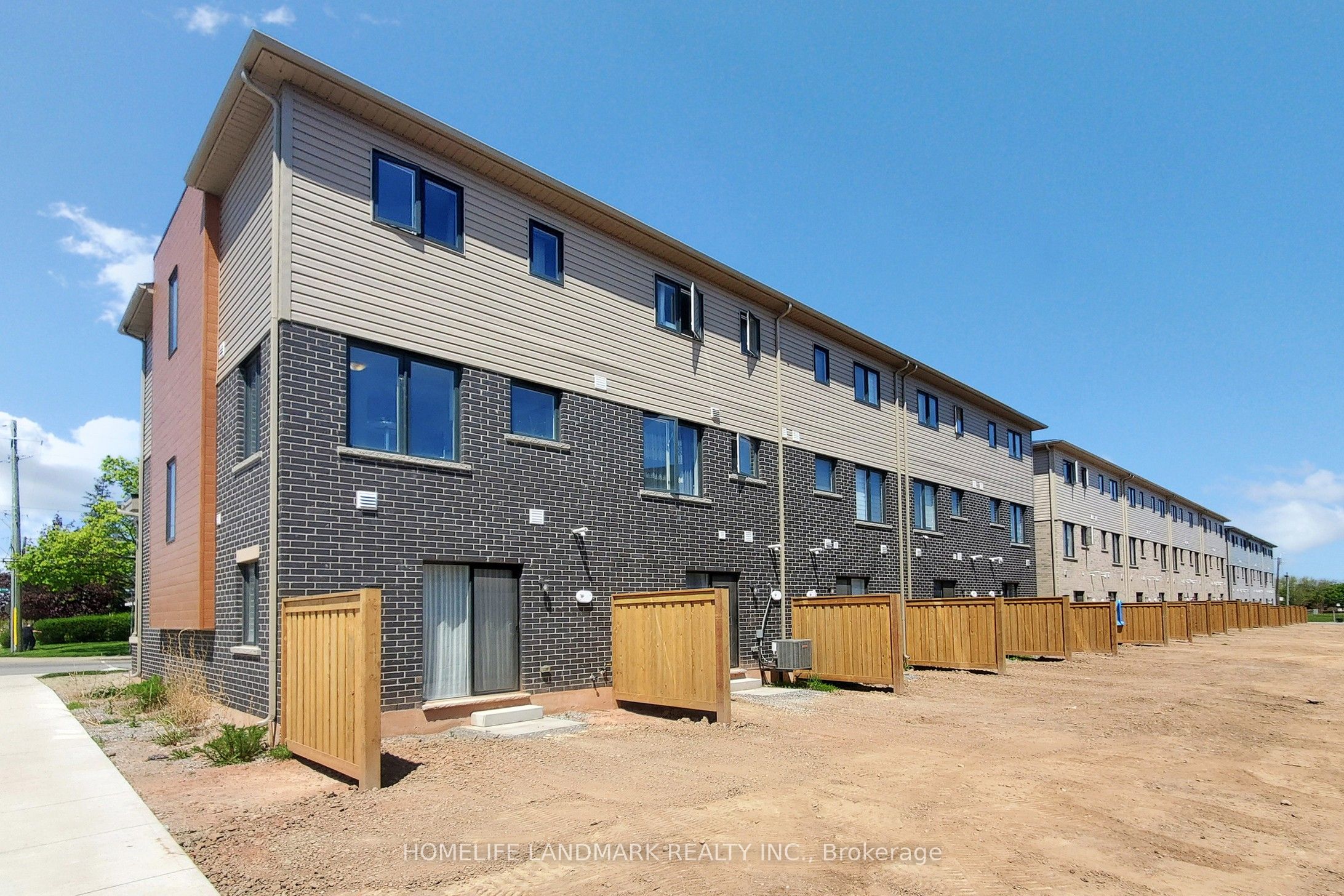 2 Reid Avenue N Property Photo 24