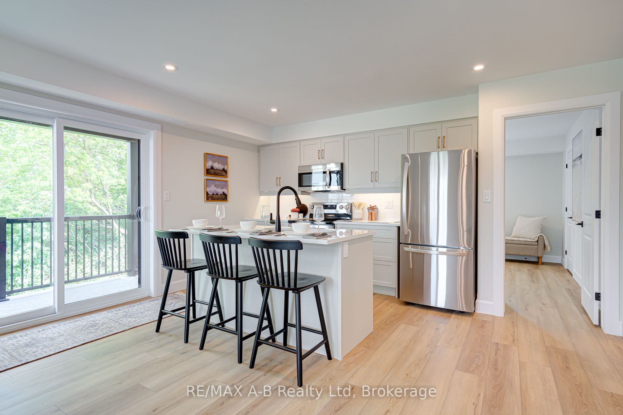 428 Queen Street W 3 Property Photo 2