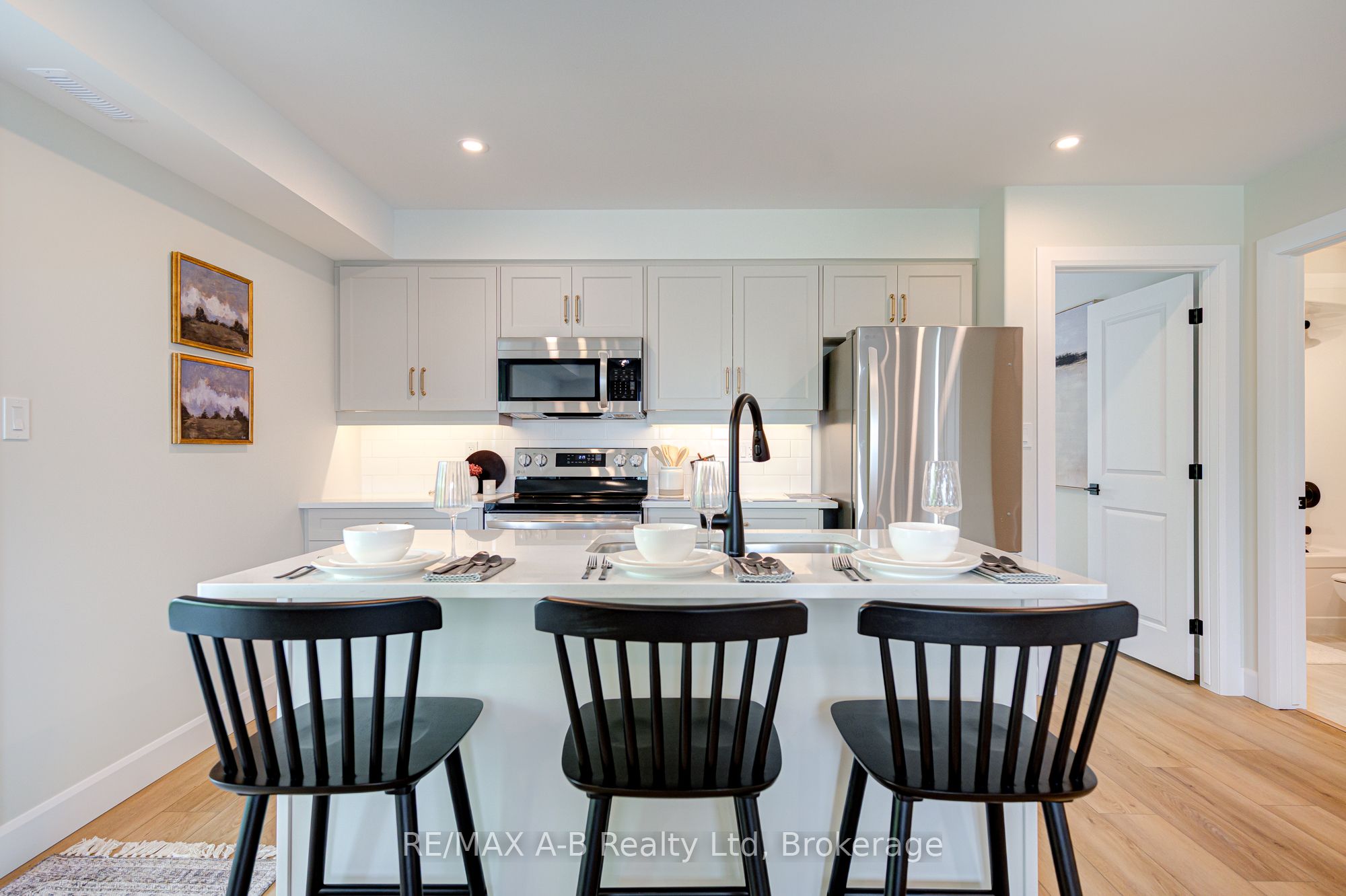 428 Queen Street W 3 Property Photo 3