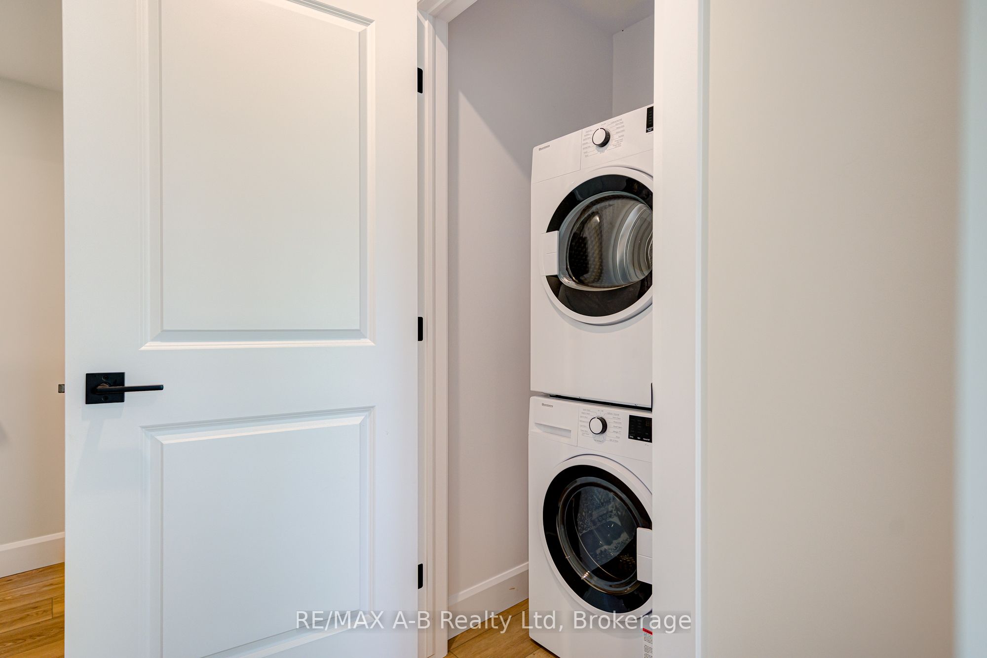 428 Queen Street W 3 Property Photo 19