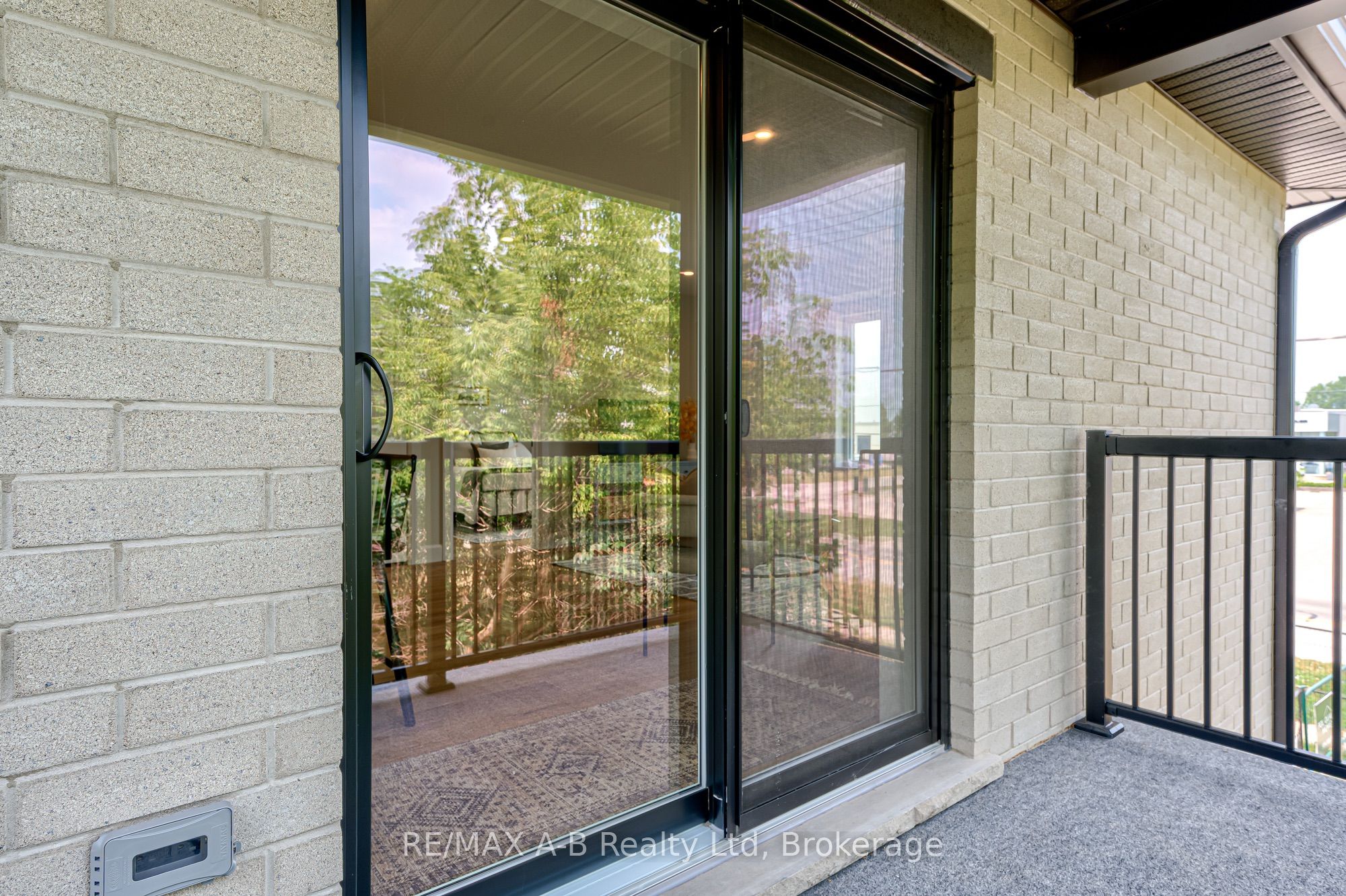 428 Queen Street W 3 Property Photo 26