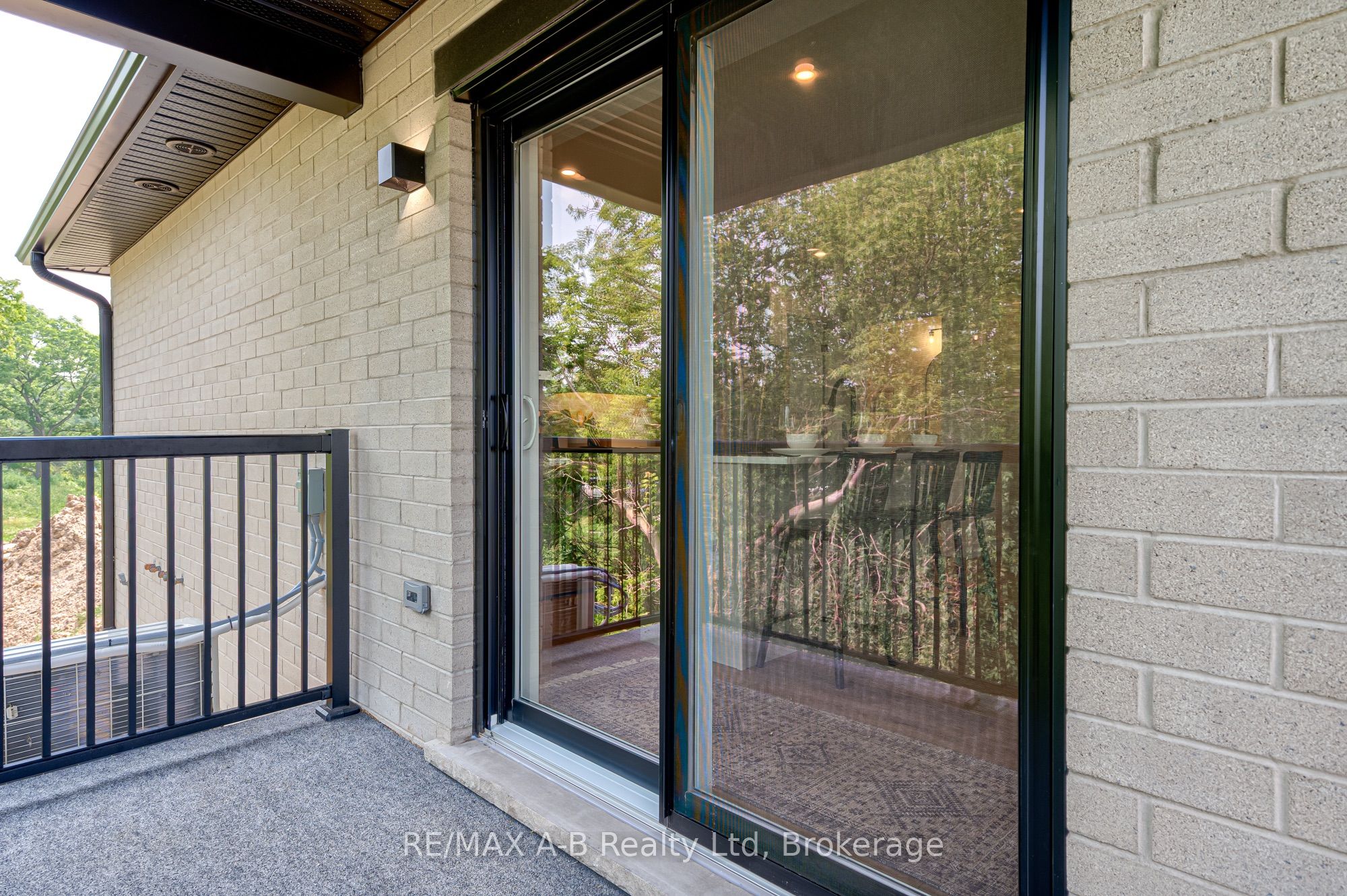 428 Queen Street W 3 Property Photo 27