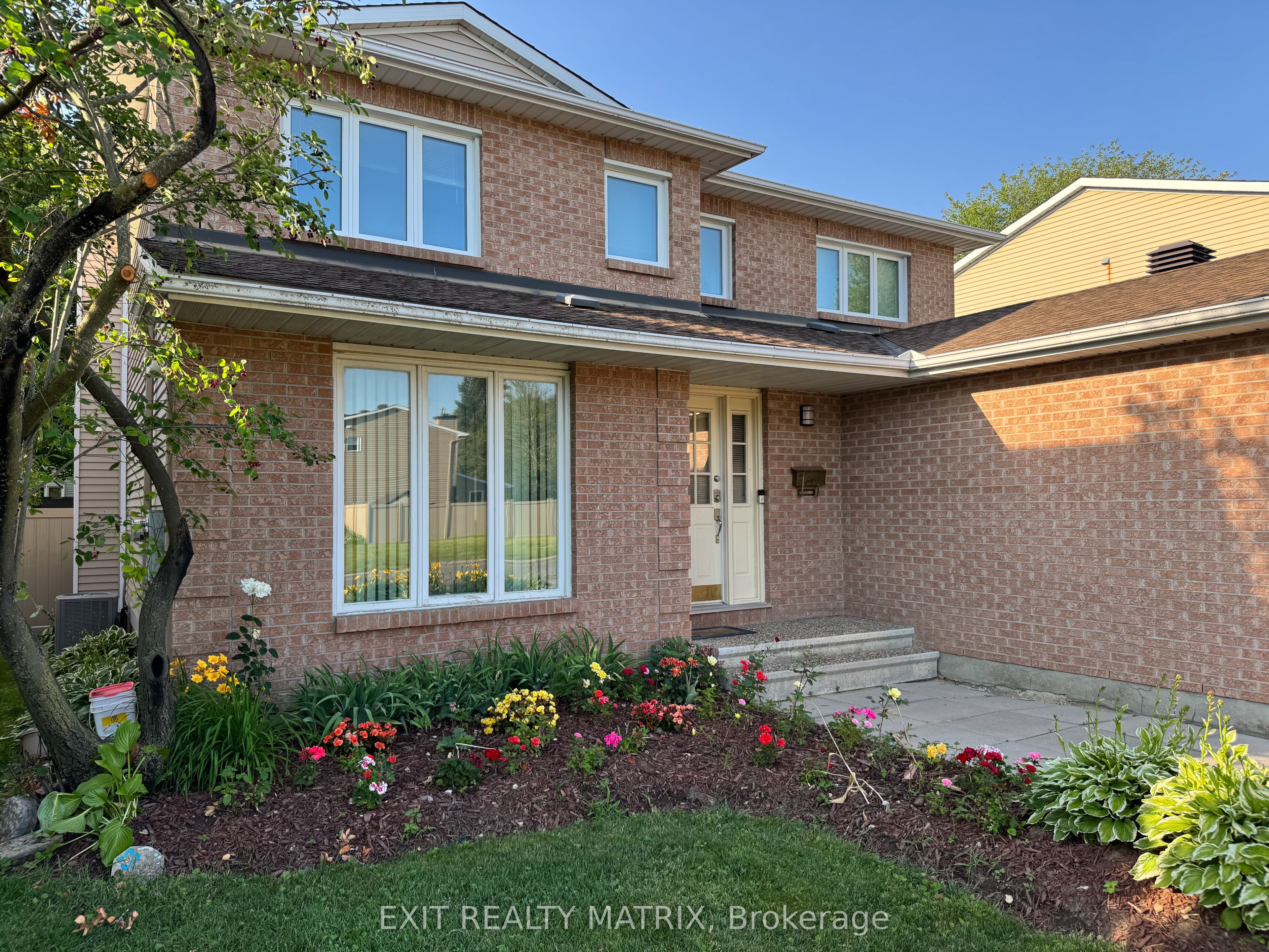5968 Meadowglen Drive Property Photo 4