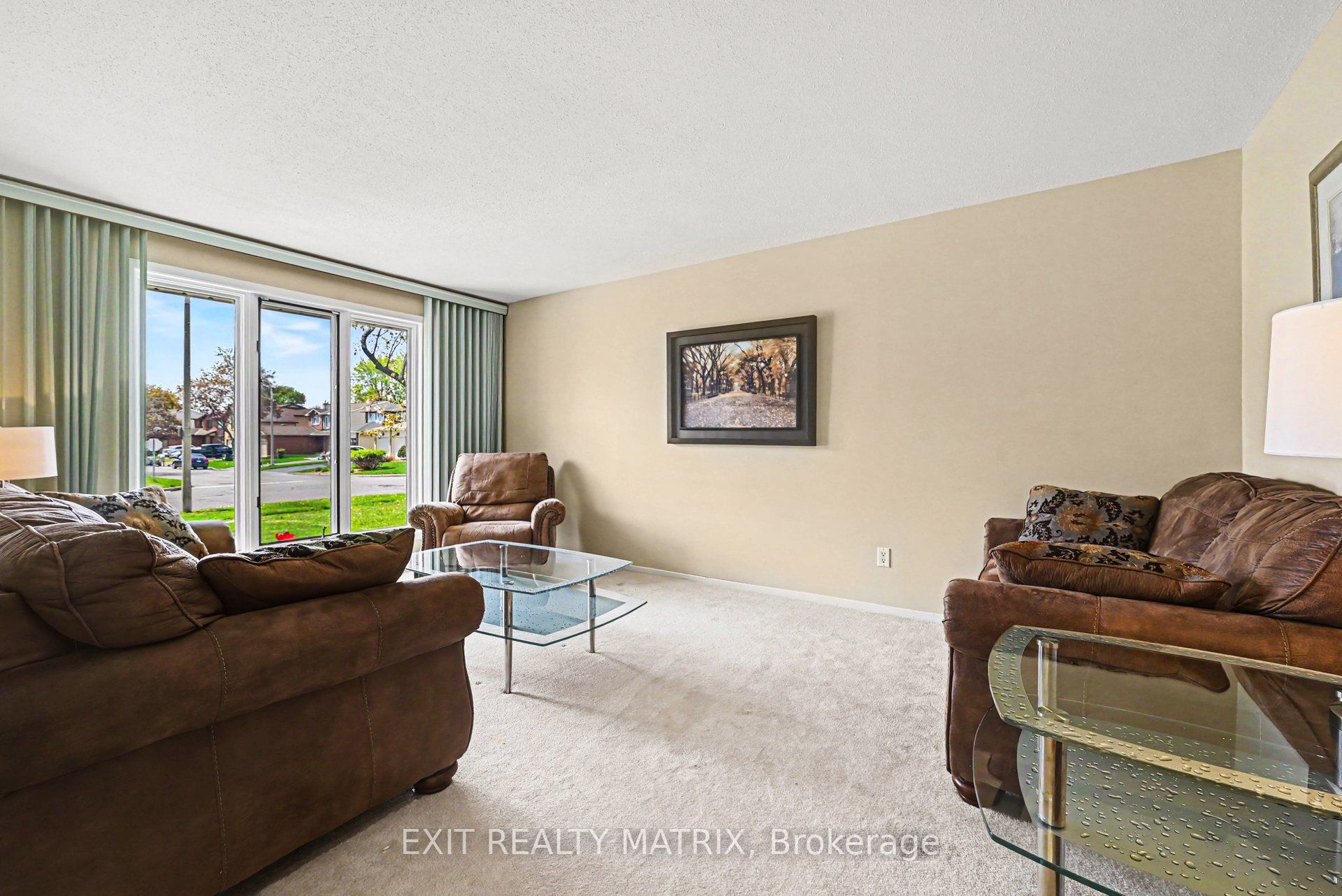 5968 Meadowglen Drive Property Photo 6