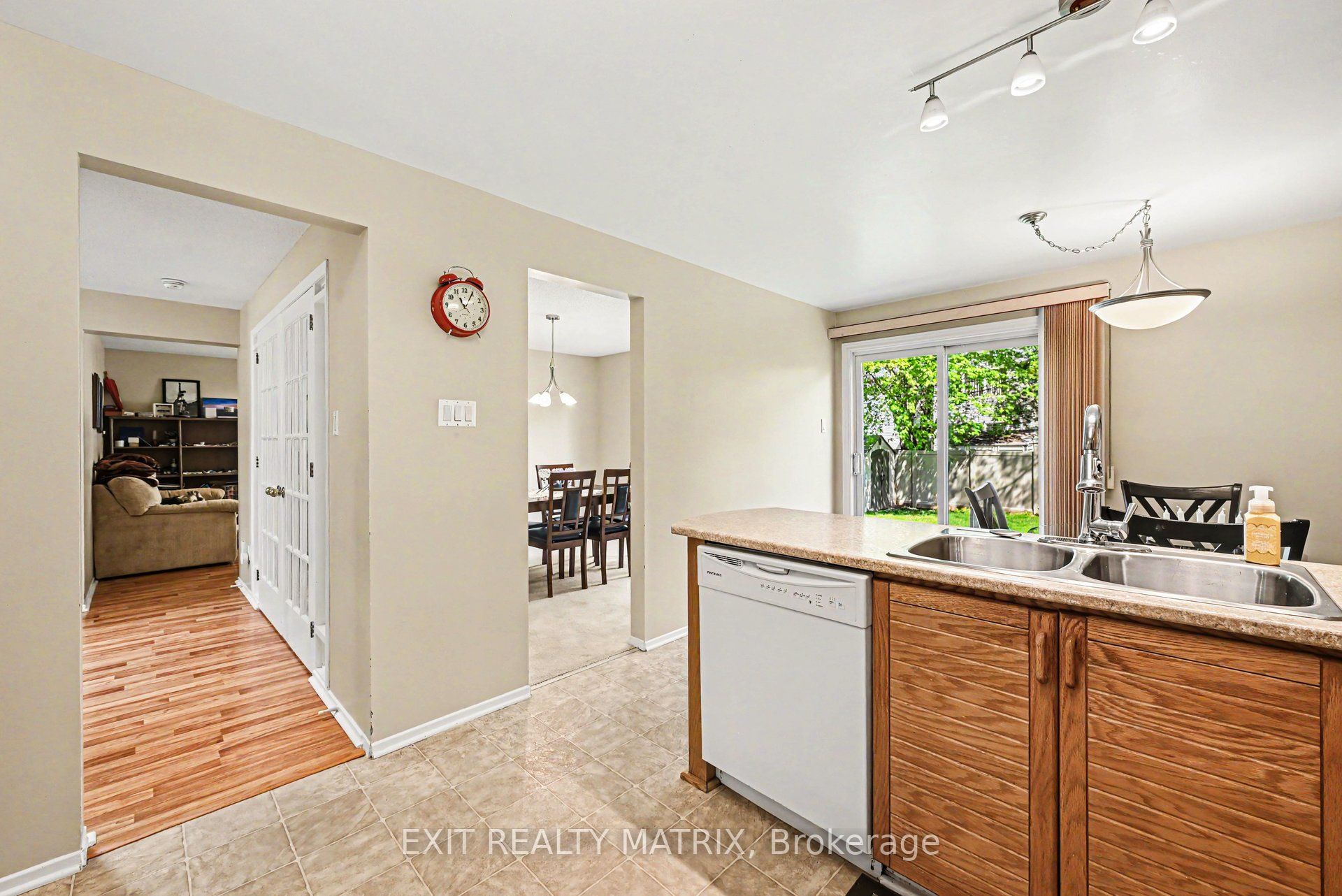 5968 Meadowglen Drive Property Photo 10