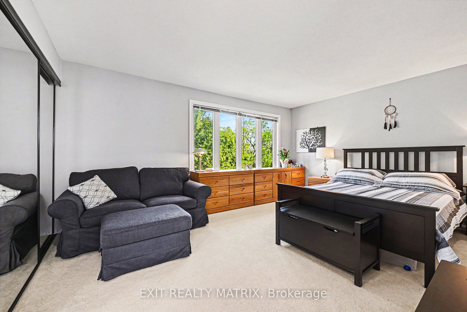 5968 Meadowglen Drive Property Photo 17