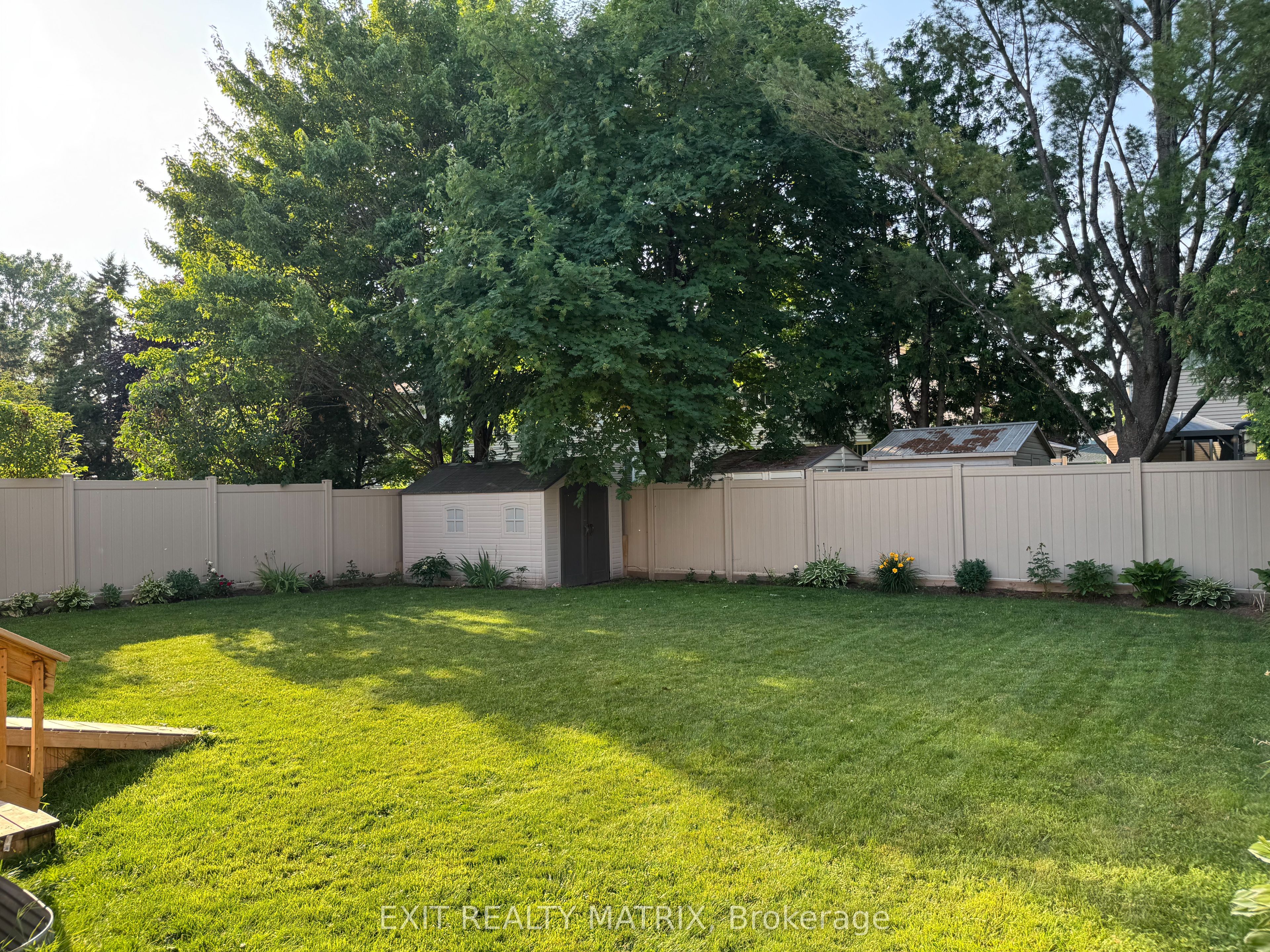 5968 Meadowglen Drive Property Photo 25
