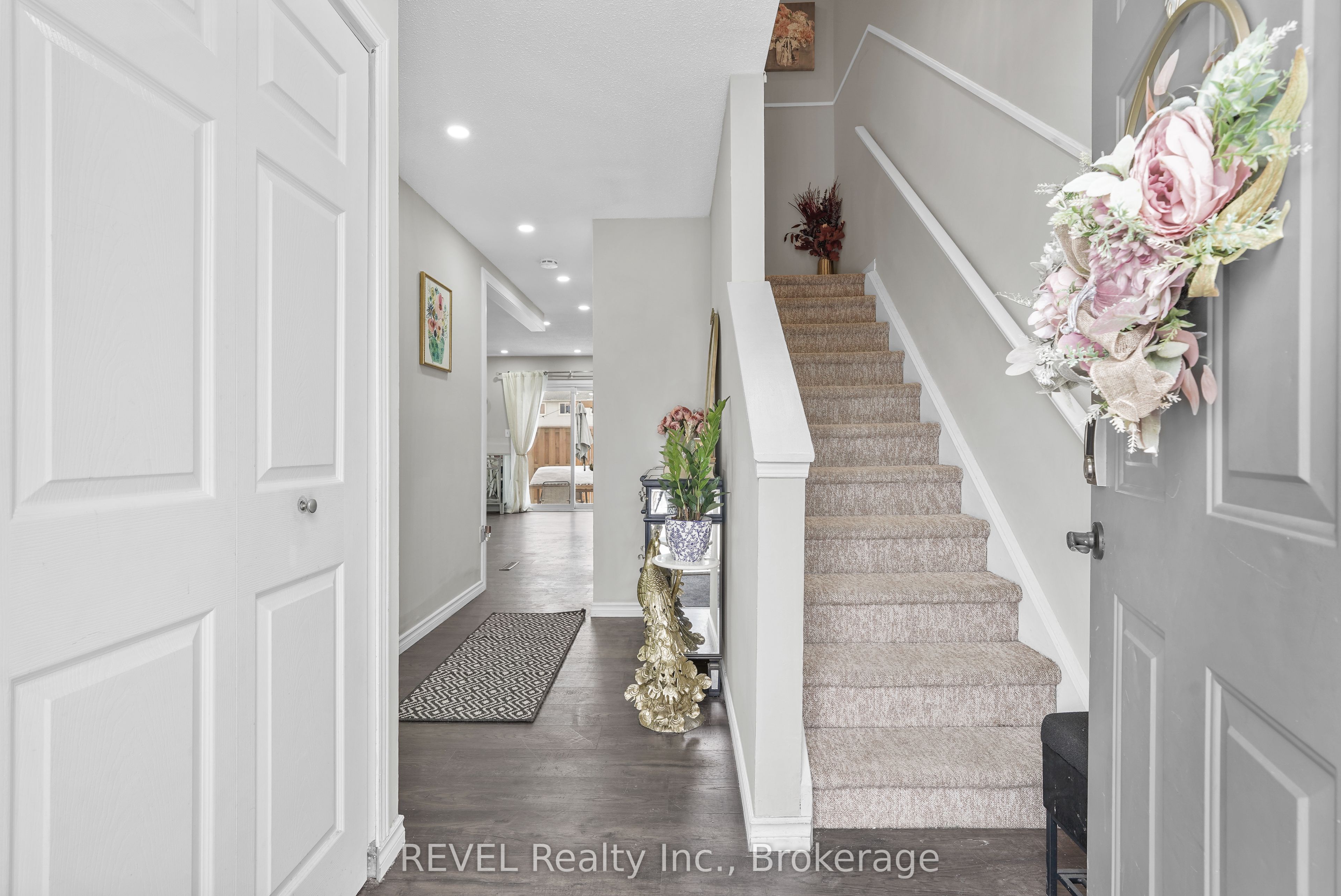 65 Dorchester Boulevard 80 Property Photo 5