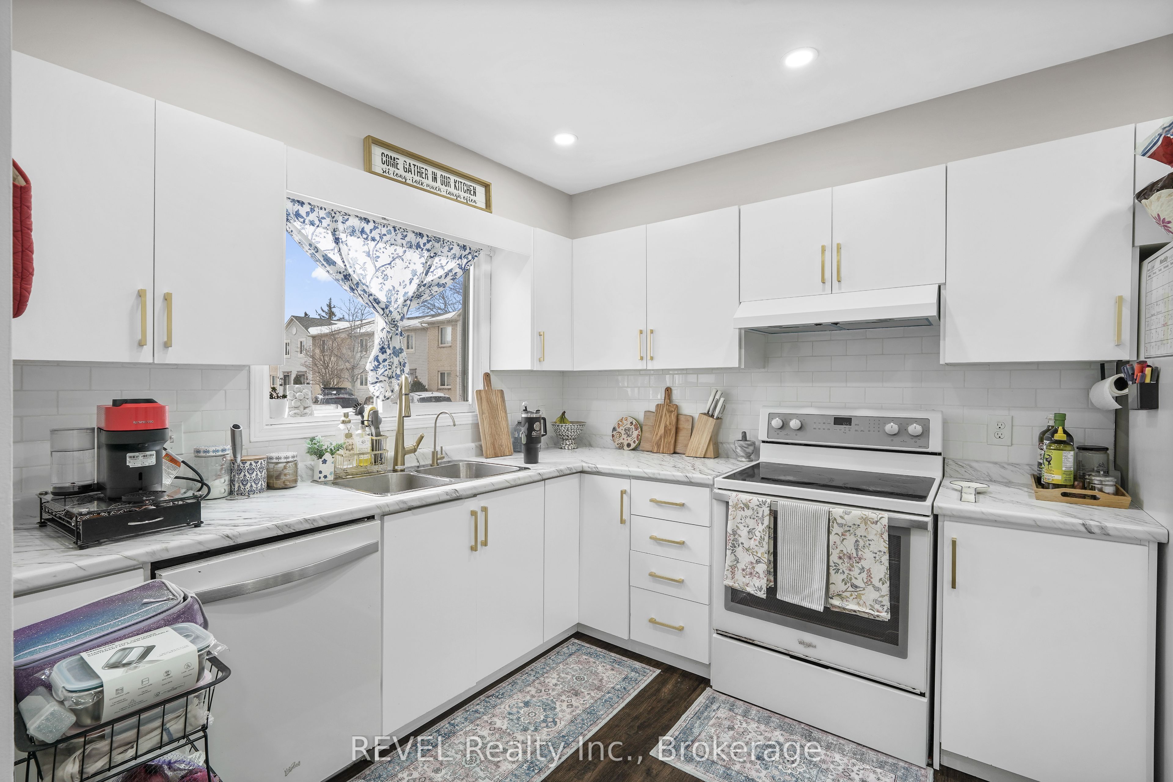 65 Dorchester Boulevard 80 Property Photo 8