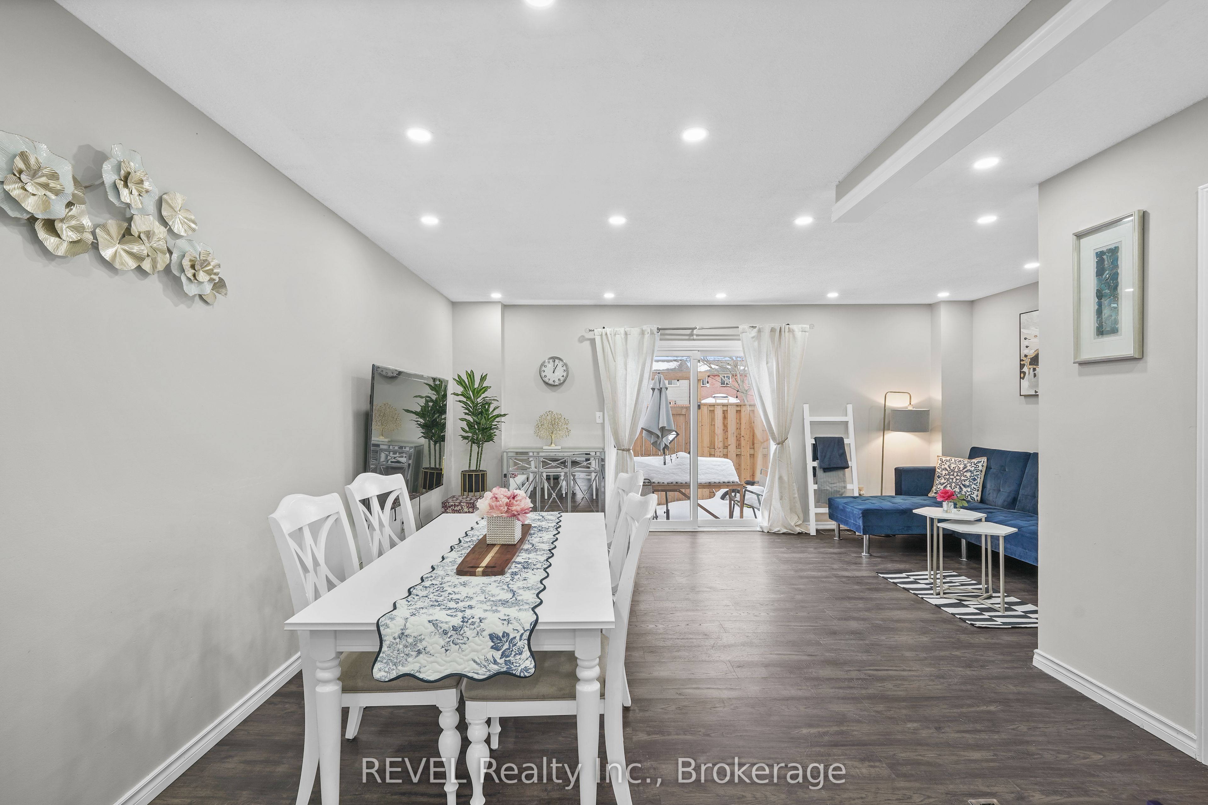 65 Dorchester Boulevard 80 Property Photo 11