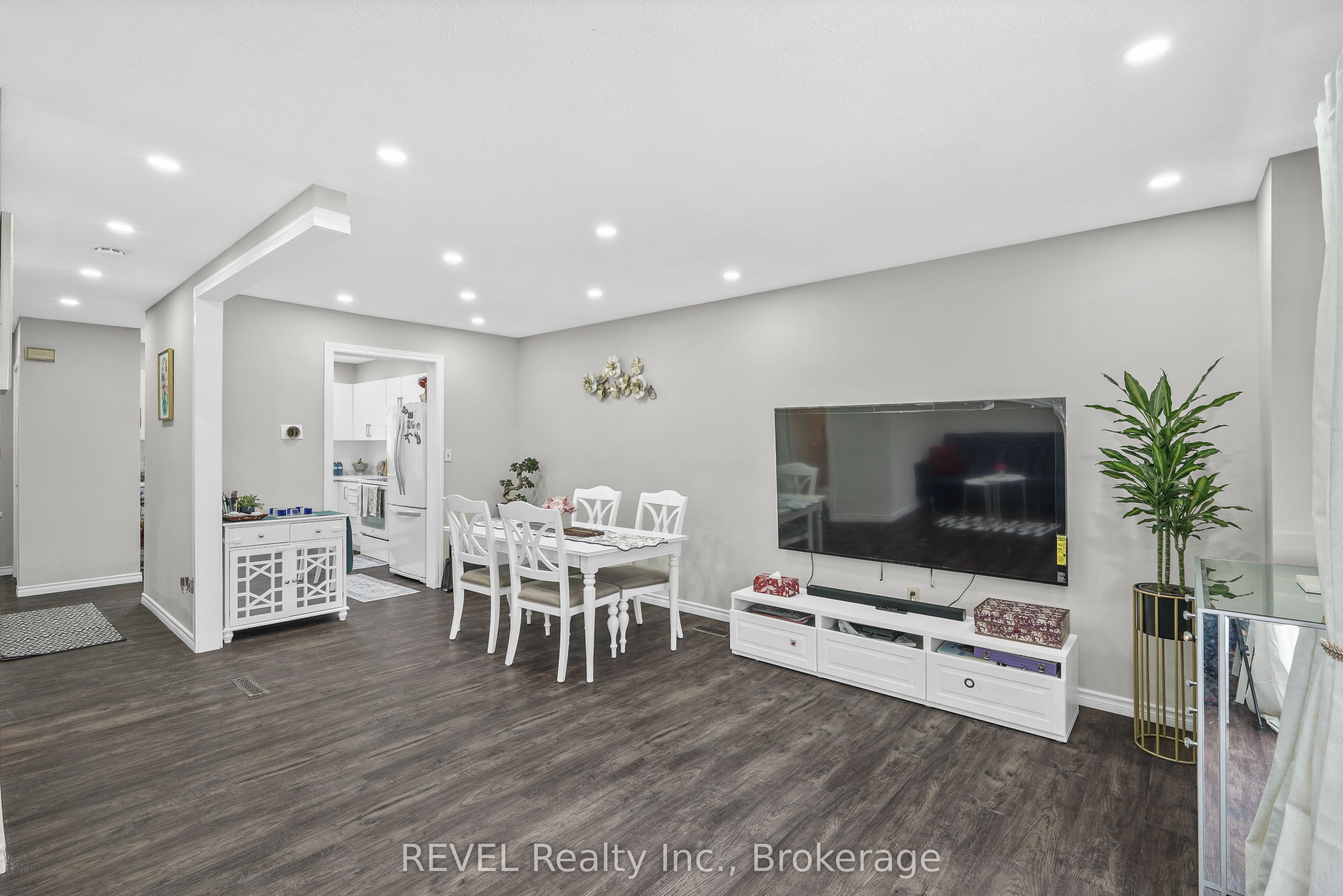 65 Dorchester Boulevard 80 Property Photo 14