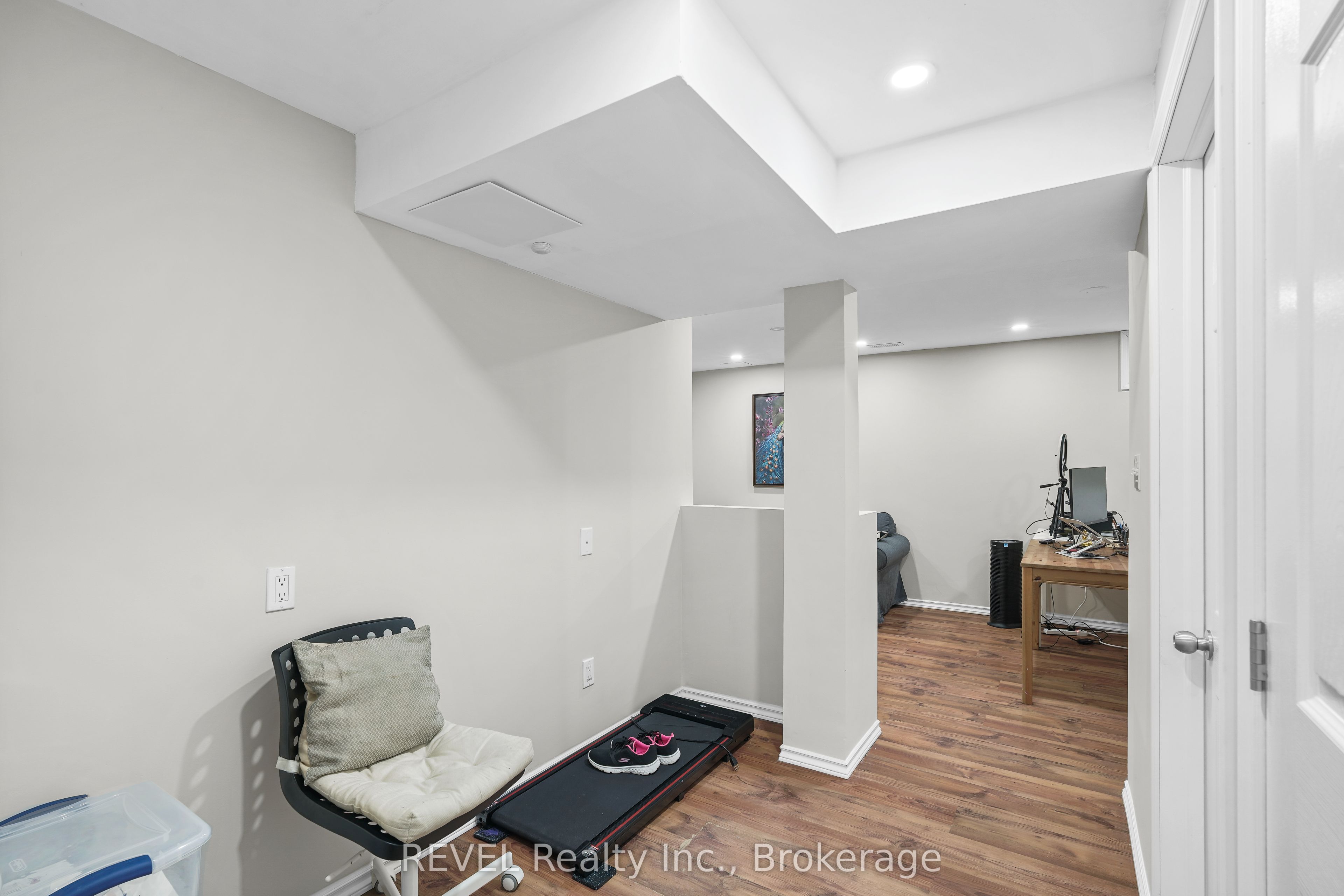 65 Dorchester Boulevard 80 Property Photo 23
