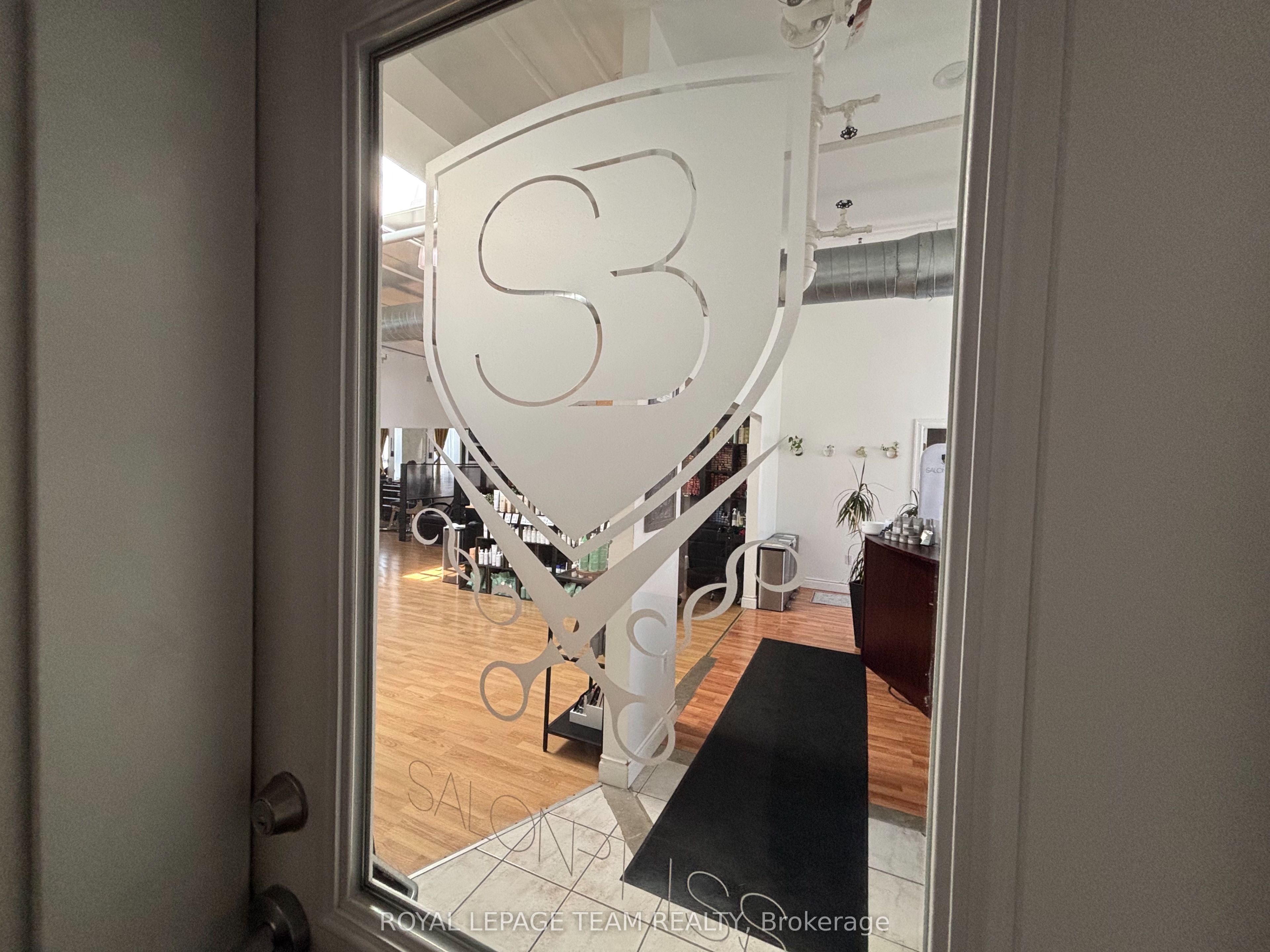 301 Bank Street Property Photo 4