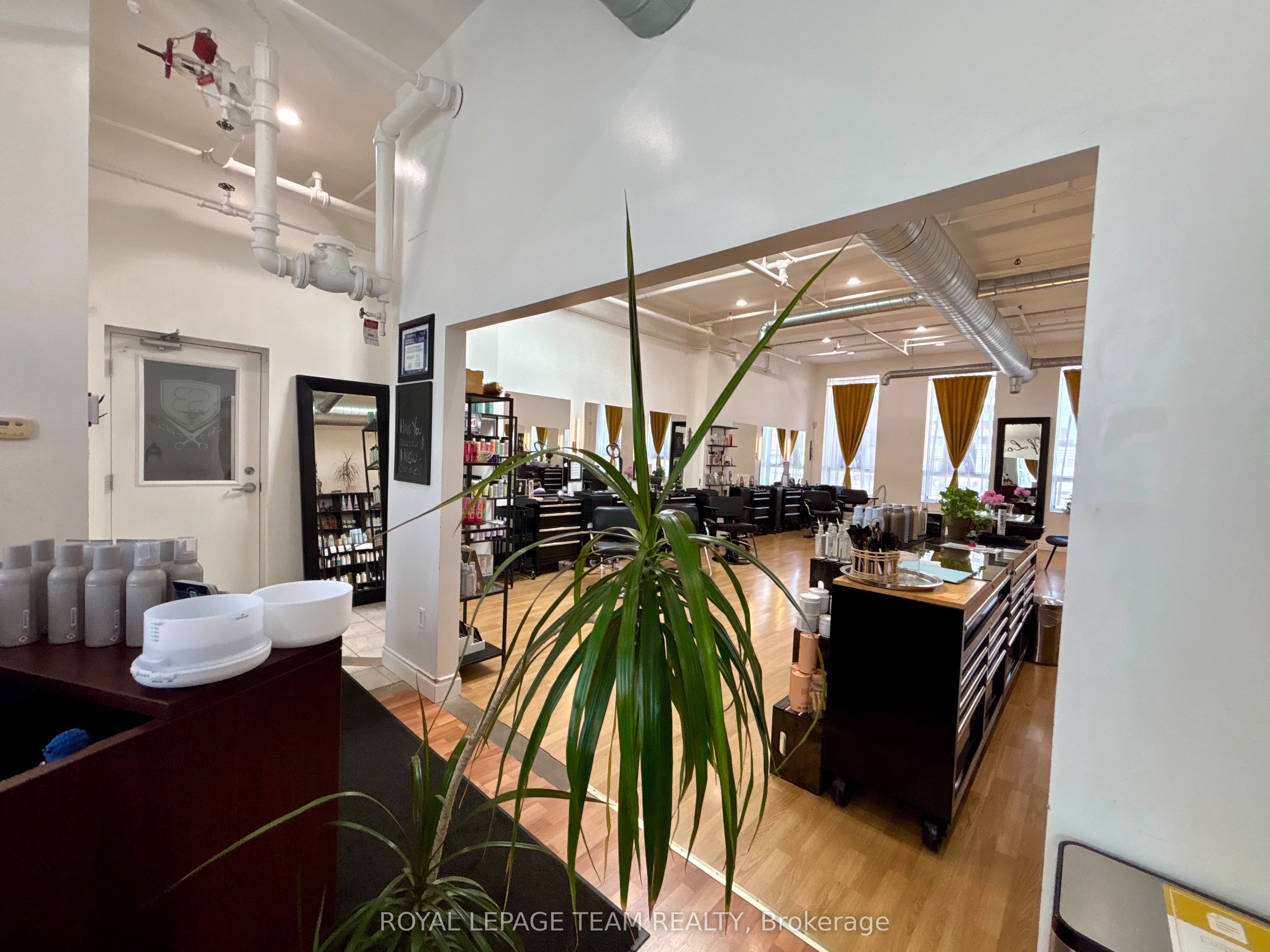 301 Bank Street Property Photo 5
