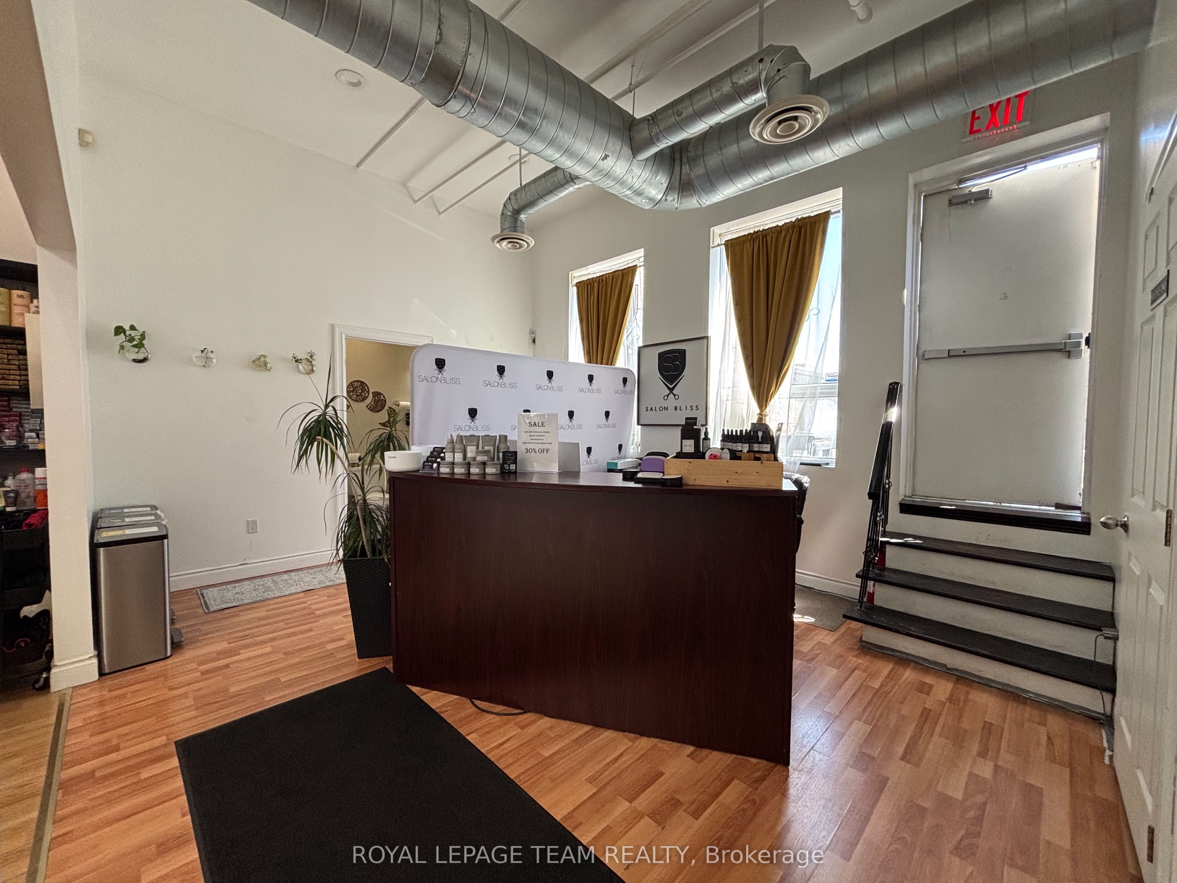 301 Bank Street Property Photo 6