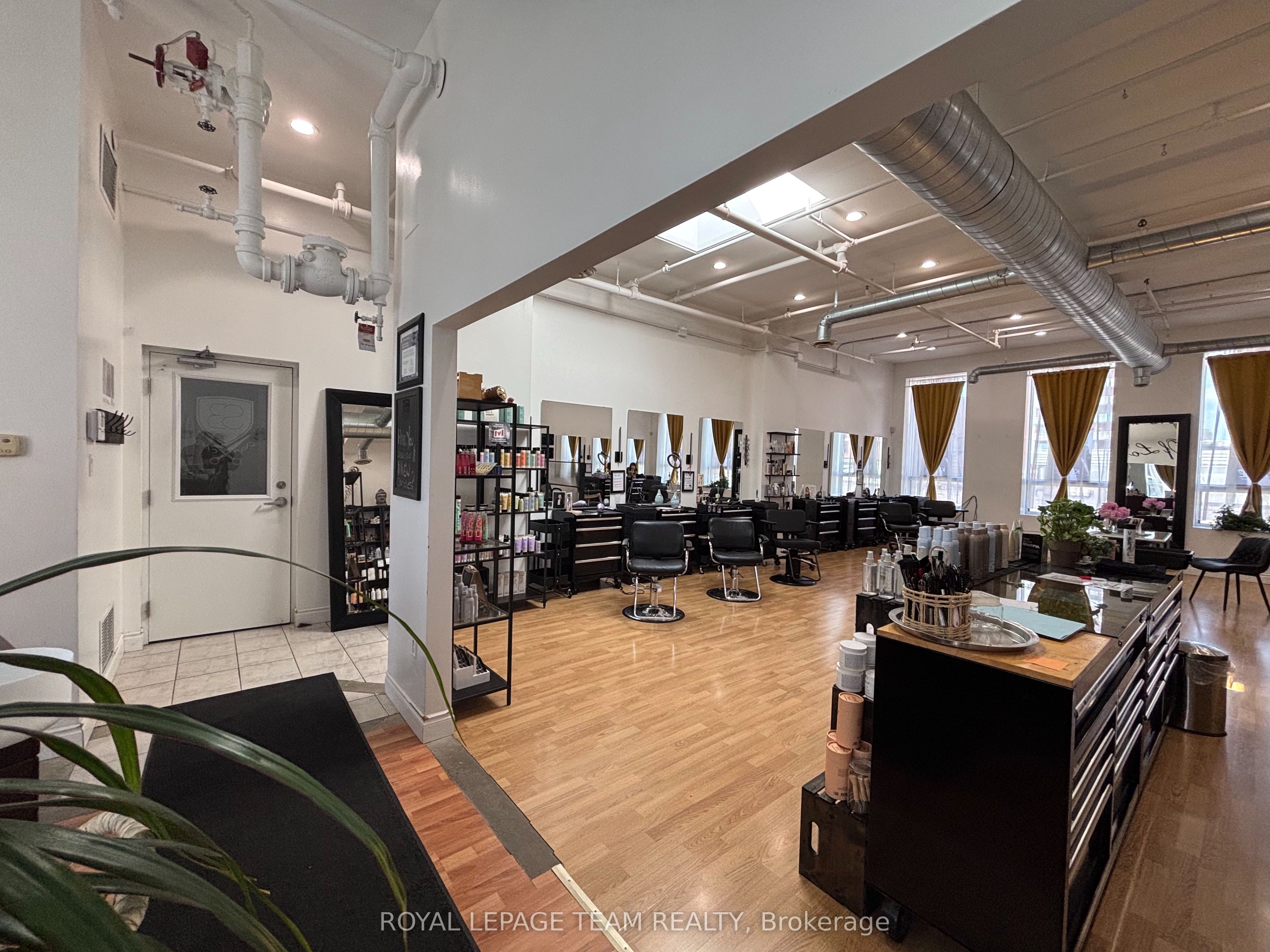 301 Bank Street Property Photo 8