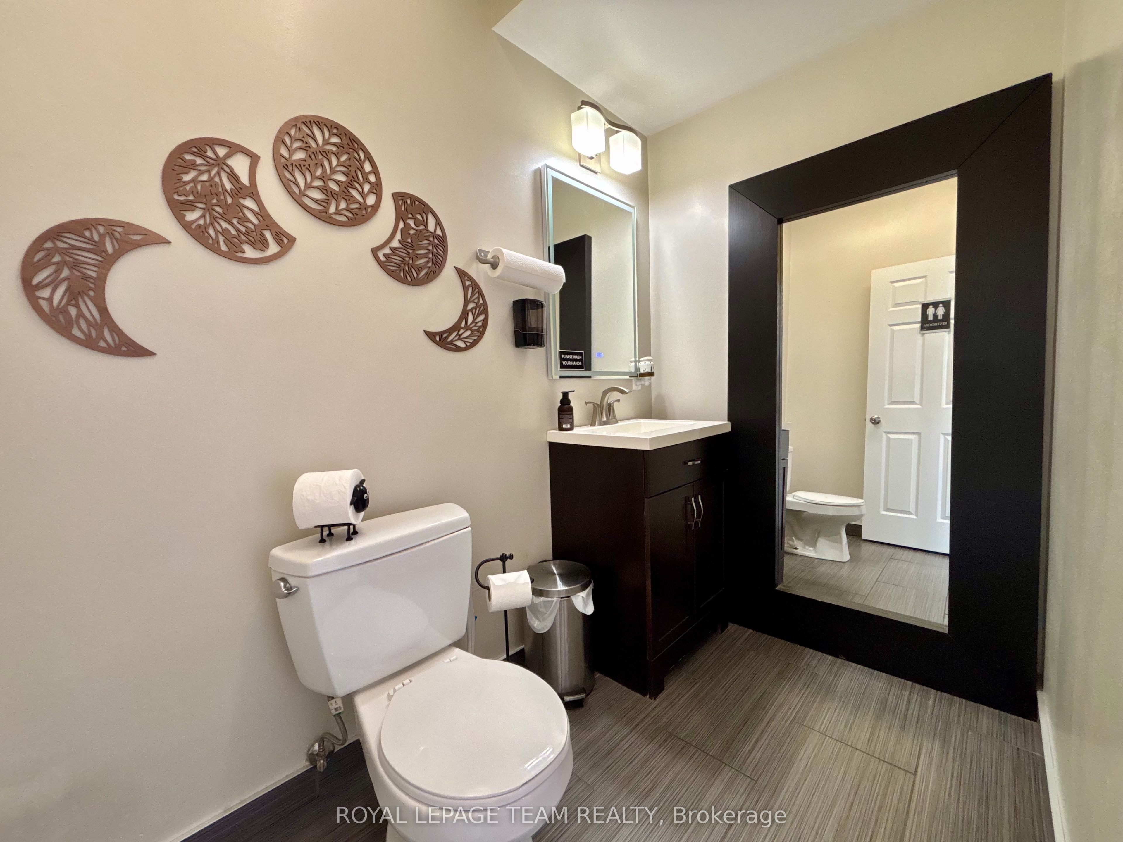 301 Bank Street Property Photo 23