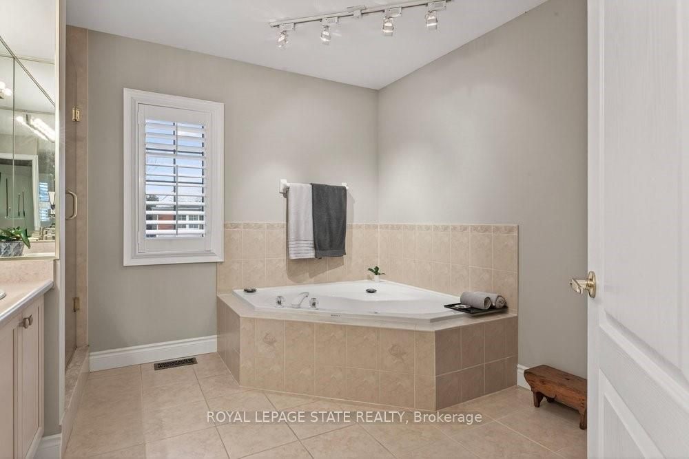 100 Beddoe Drive 101 Property Photo 25