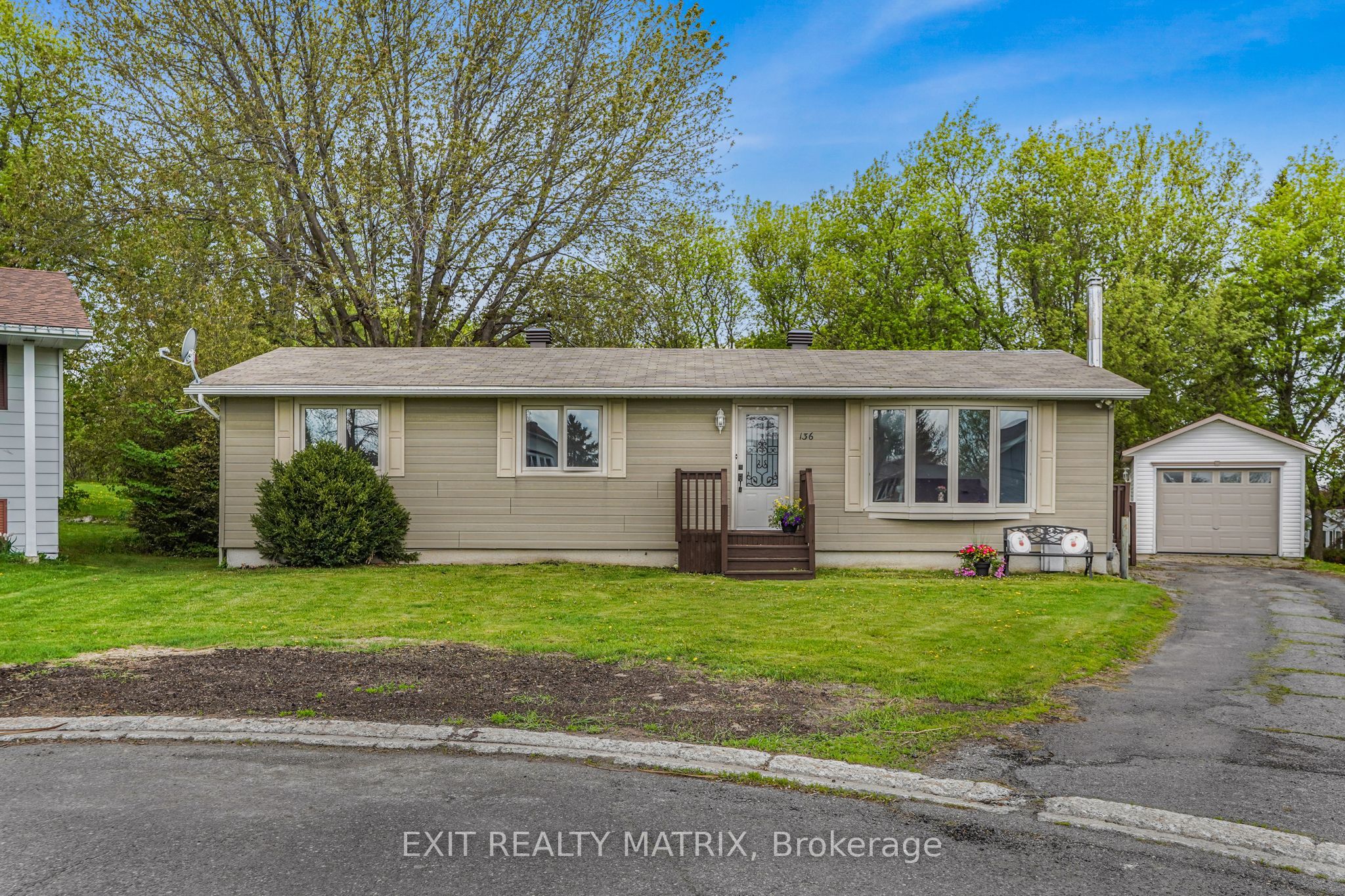 136 Martel Crescent Property Photo 2
