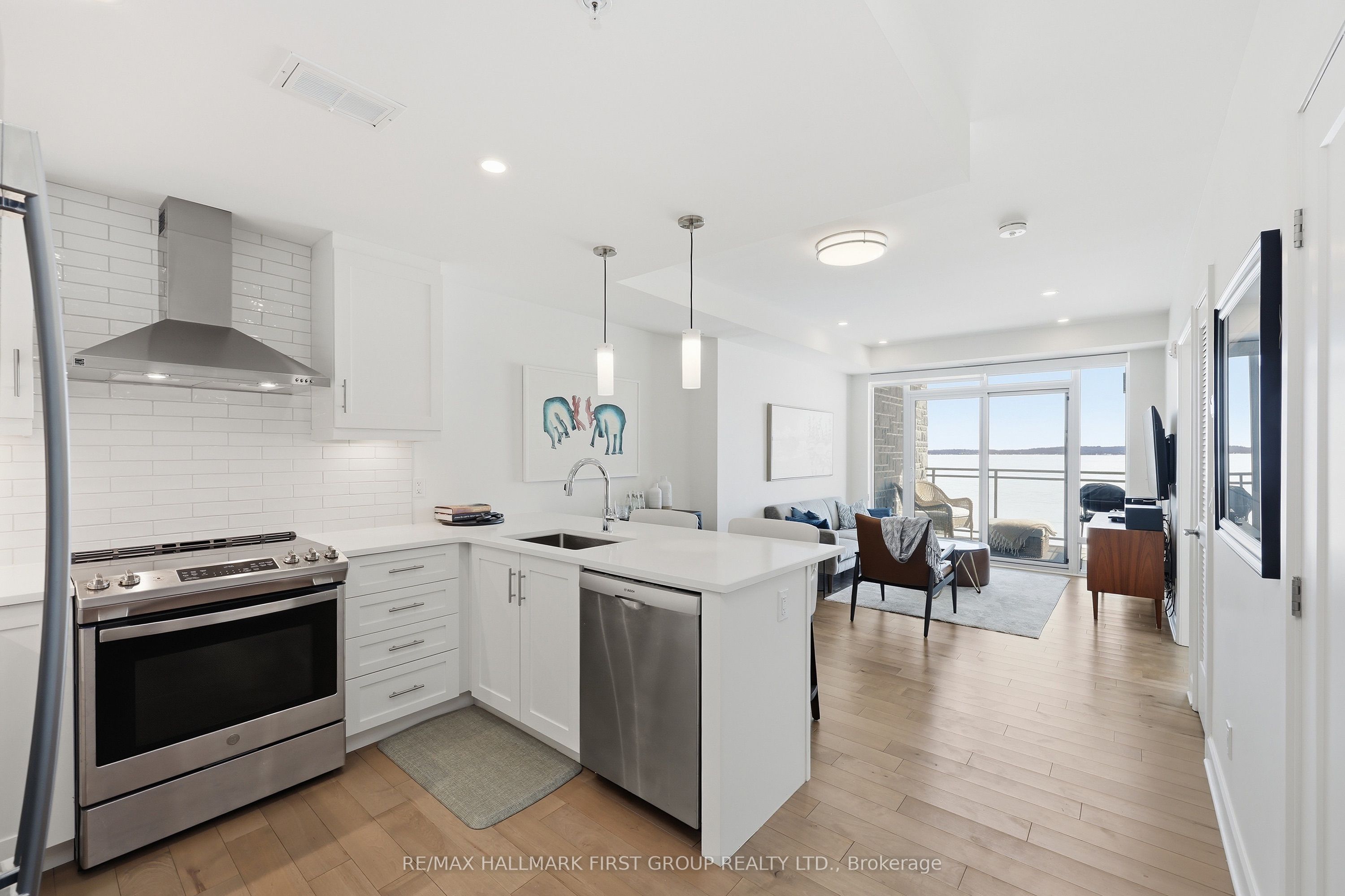 129b South Street 318 Property Photo 4