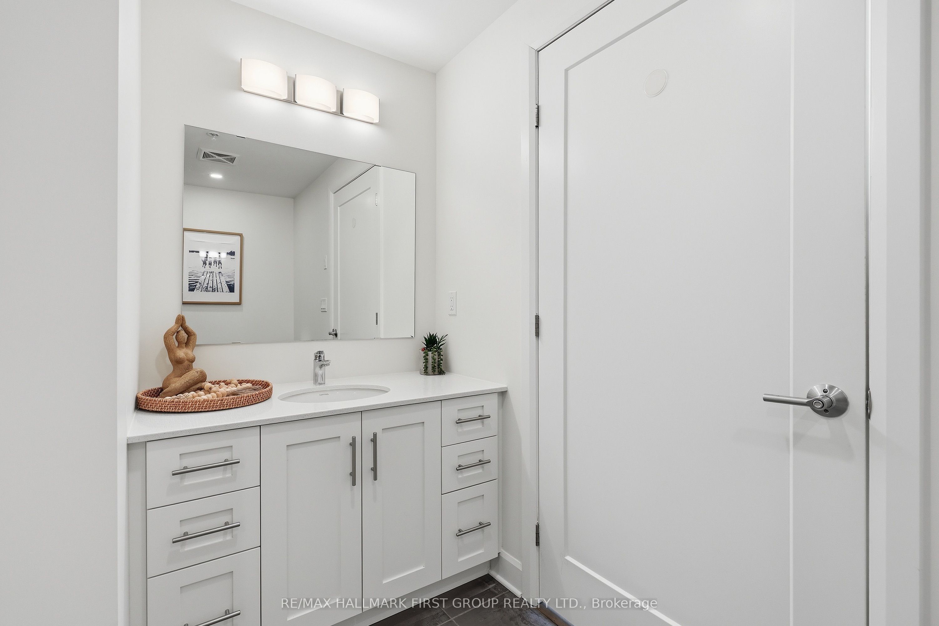 129b South Street 318 Property Photo 21