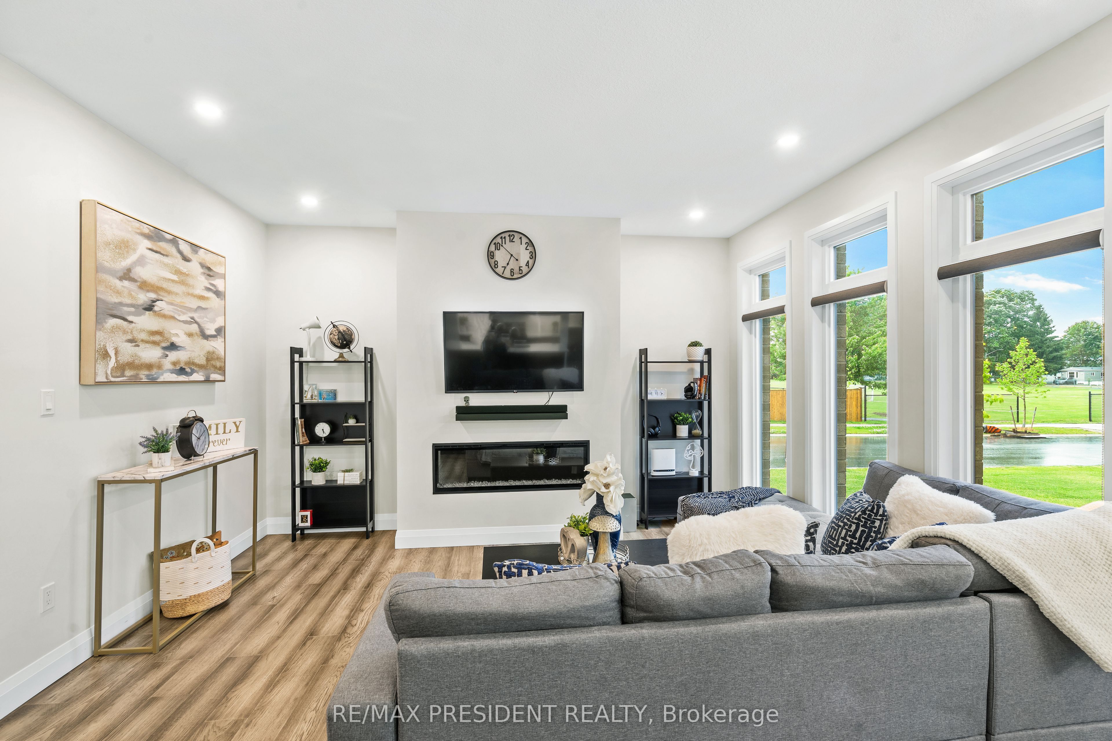 191 Foxborough Place Property Photo 12