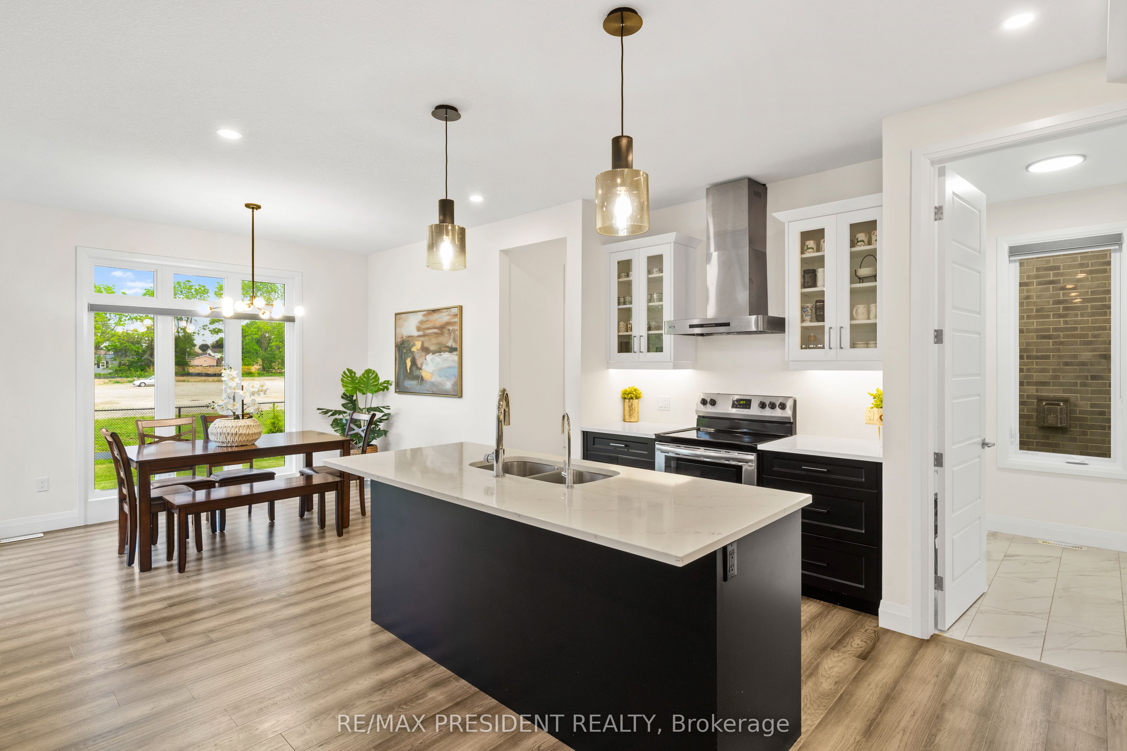 191 Foxborough Place Property Photo 18