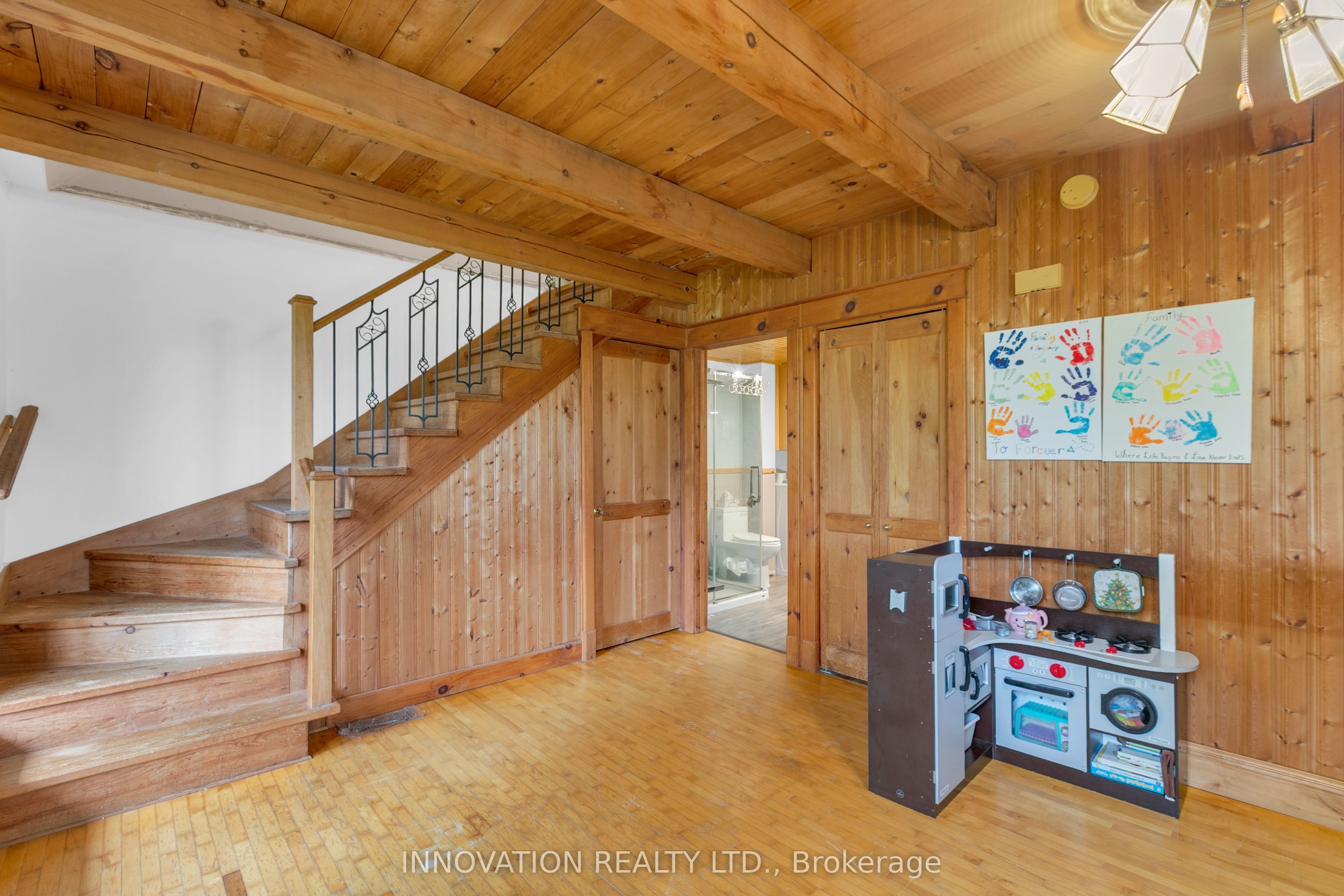 2911 Chartrand Street Property Photo 9