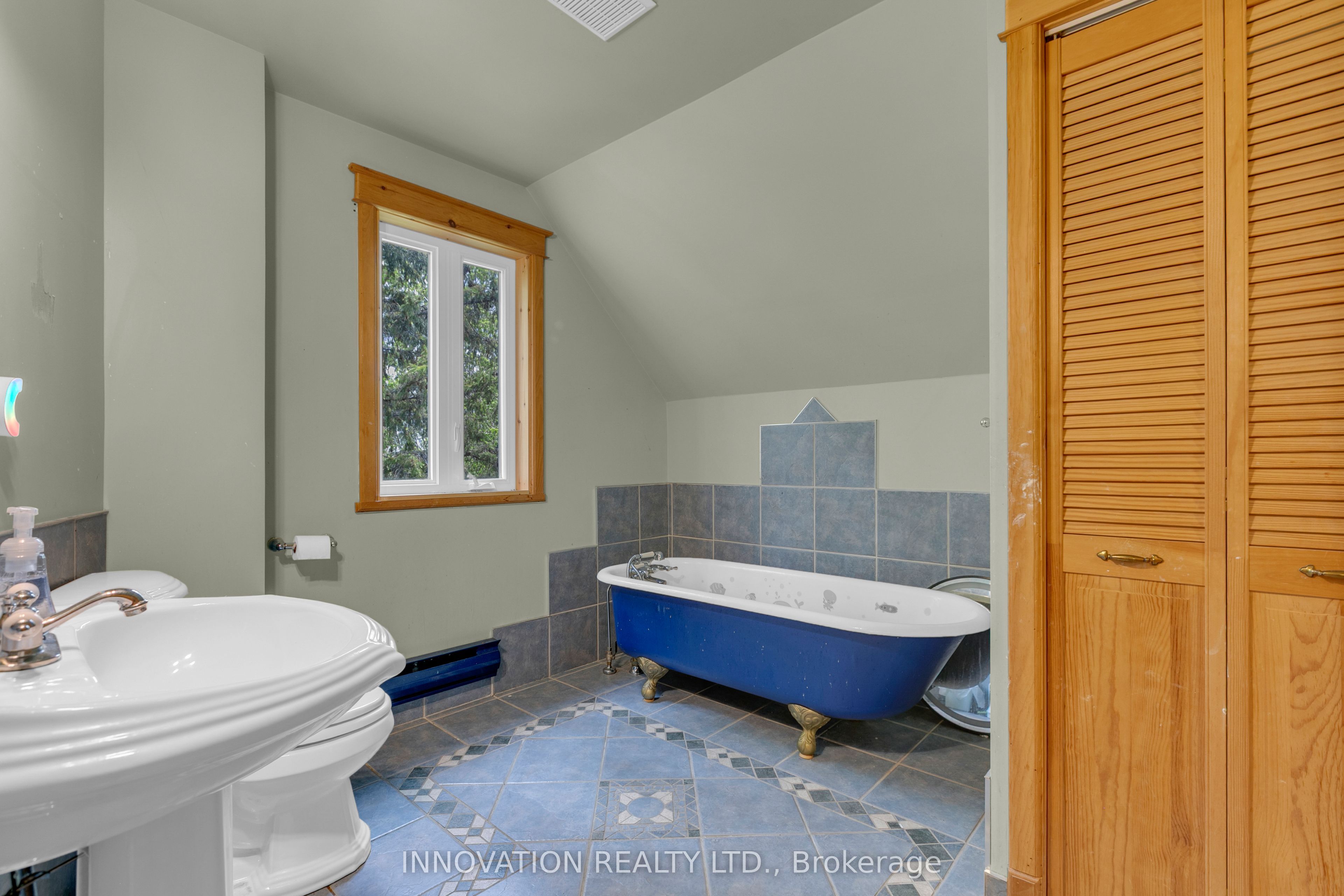 2911 Chartrand Street Property Photo 20