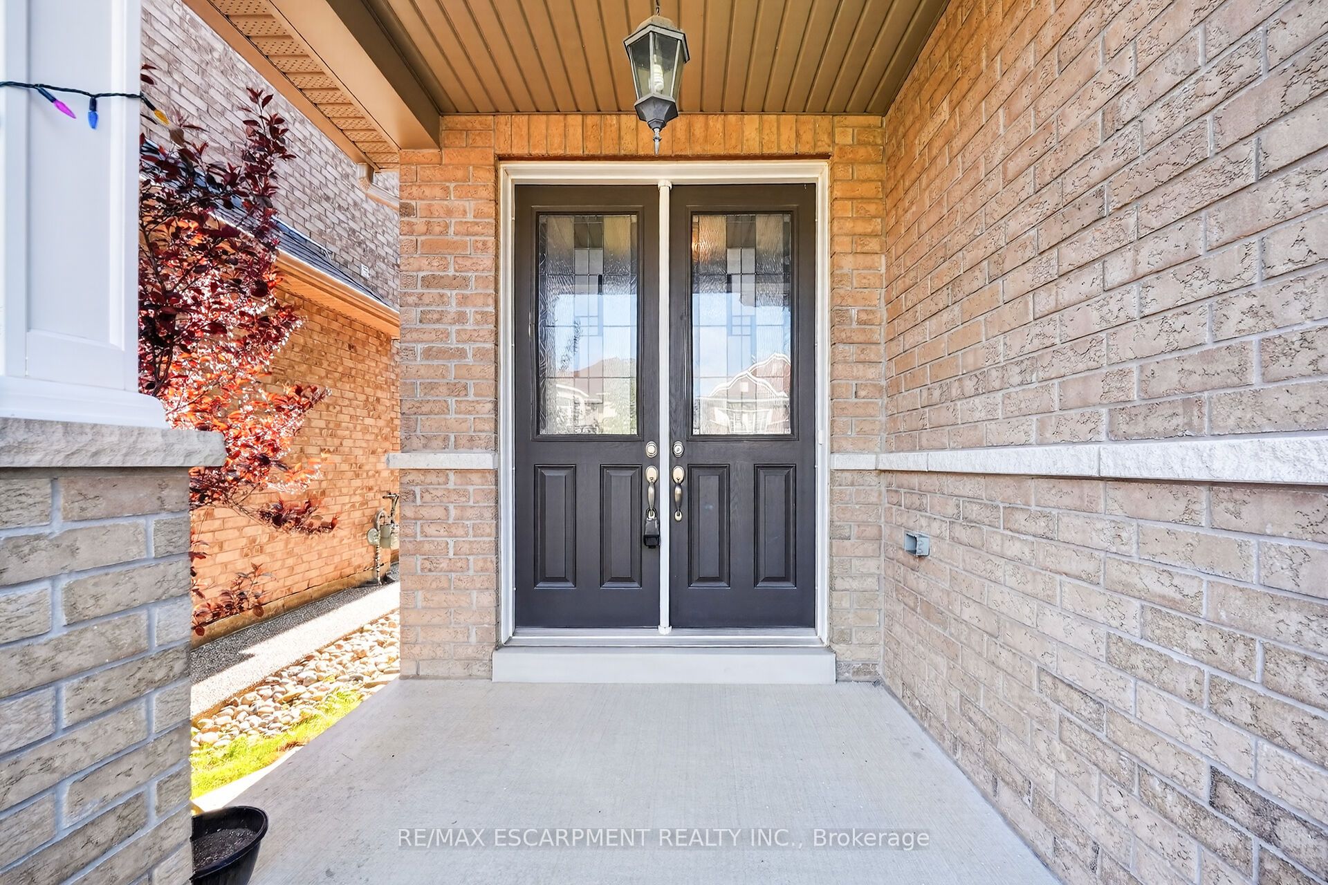82 Chaumont Drive Property Photo 4