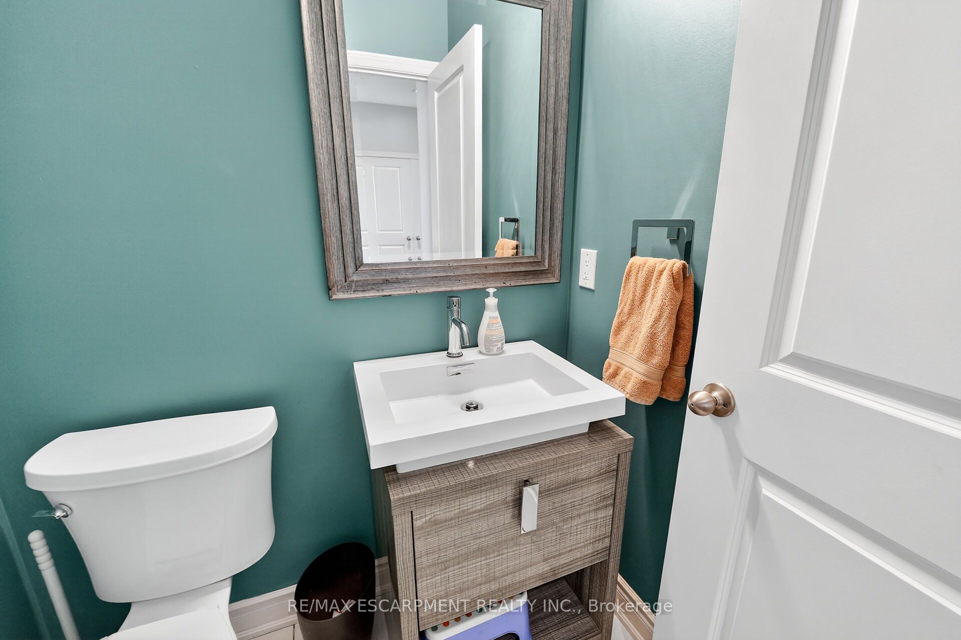 82 Chaumont Drive Property Photo 17