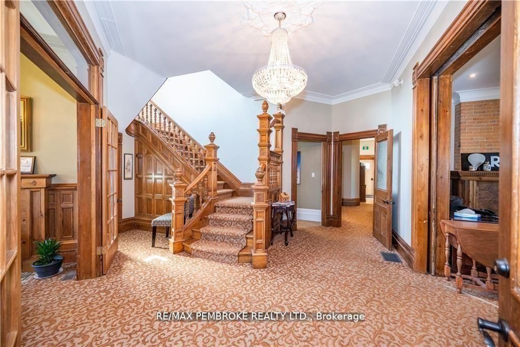 464 Pembroke Street W Property Photo 5