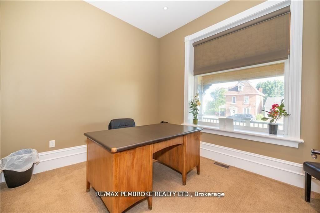 464 Pembroke Street W Property Photo 9